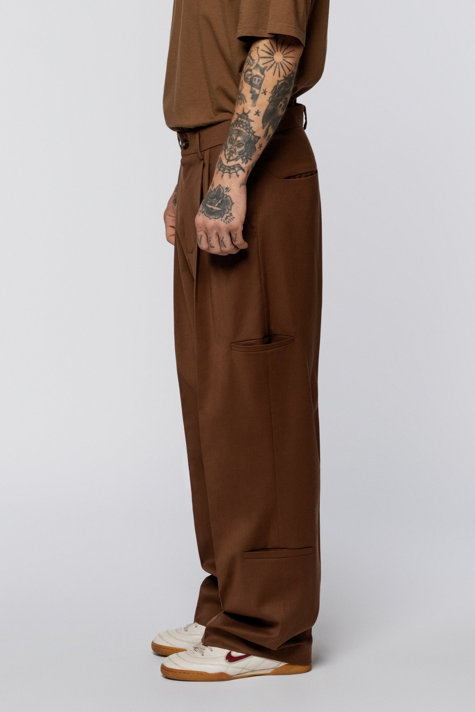 Brown cargo pants with side pockets