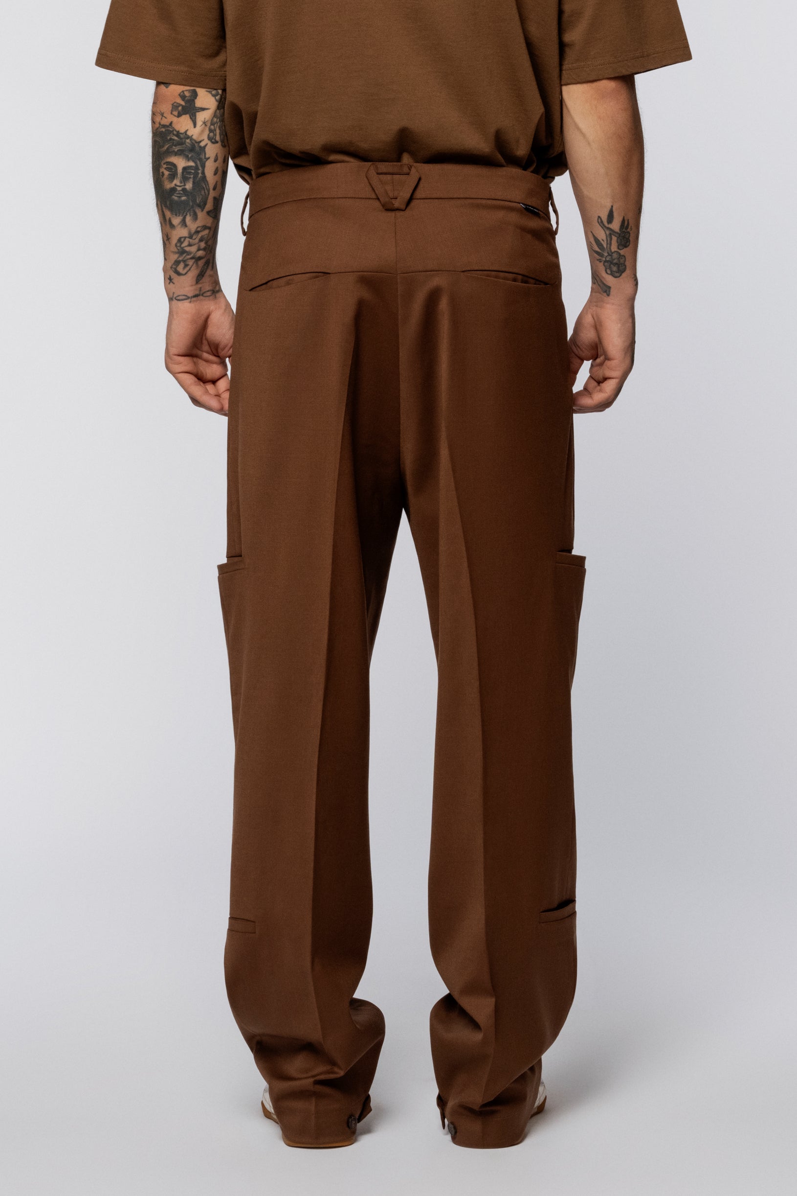 Brown cargo pants with side pockets