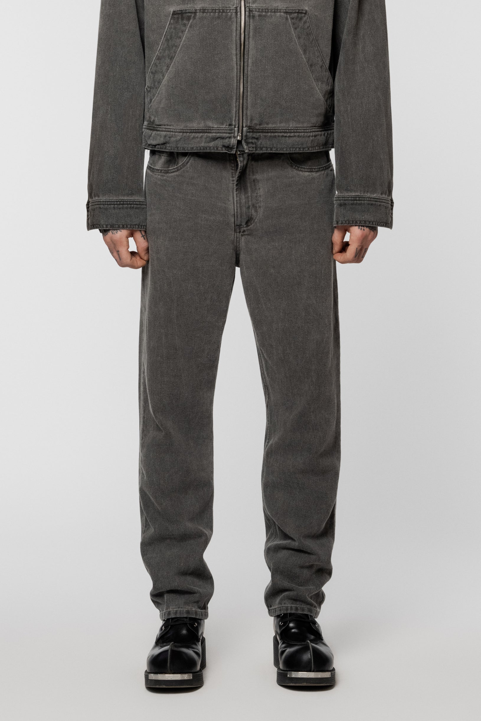 Straight-cut grey jeans with a faded effect, 100% cotton