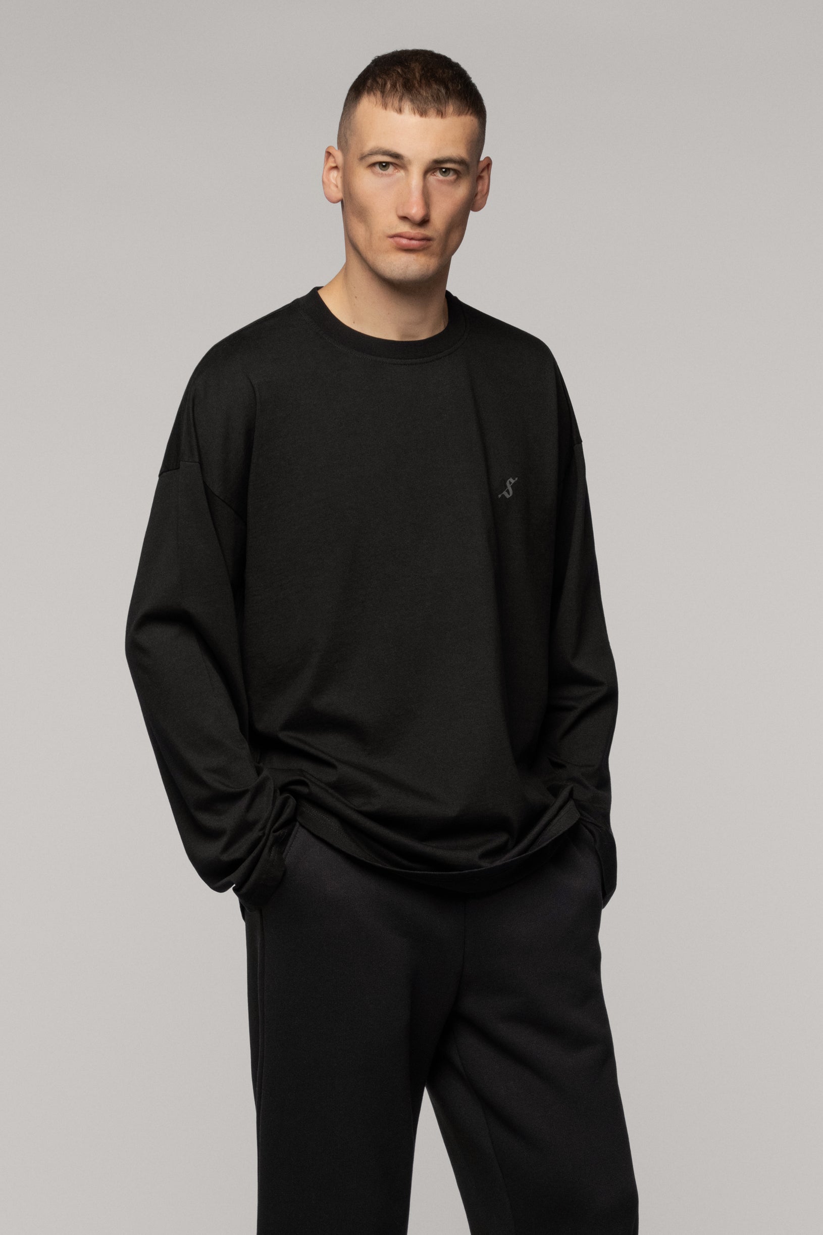 Лонгслів з Логотипом Arrow Чорний