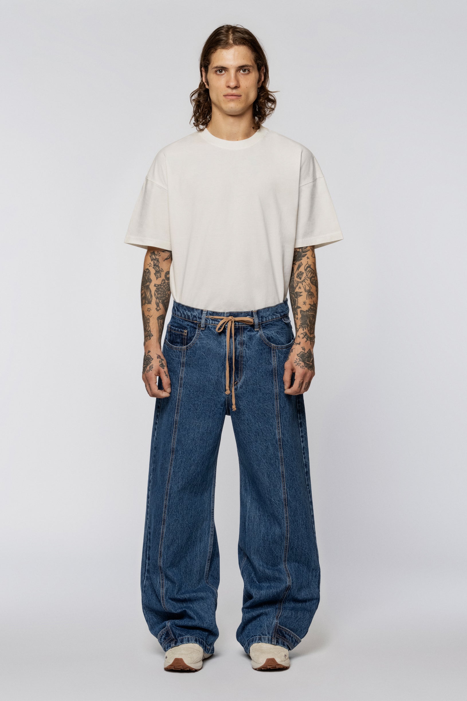 Blue wide fit jeans with a drawstring belt and wide legs
