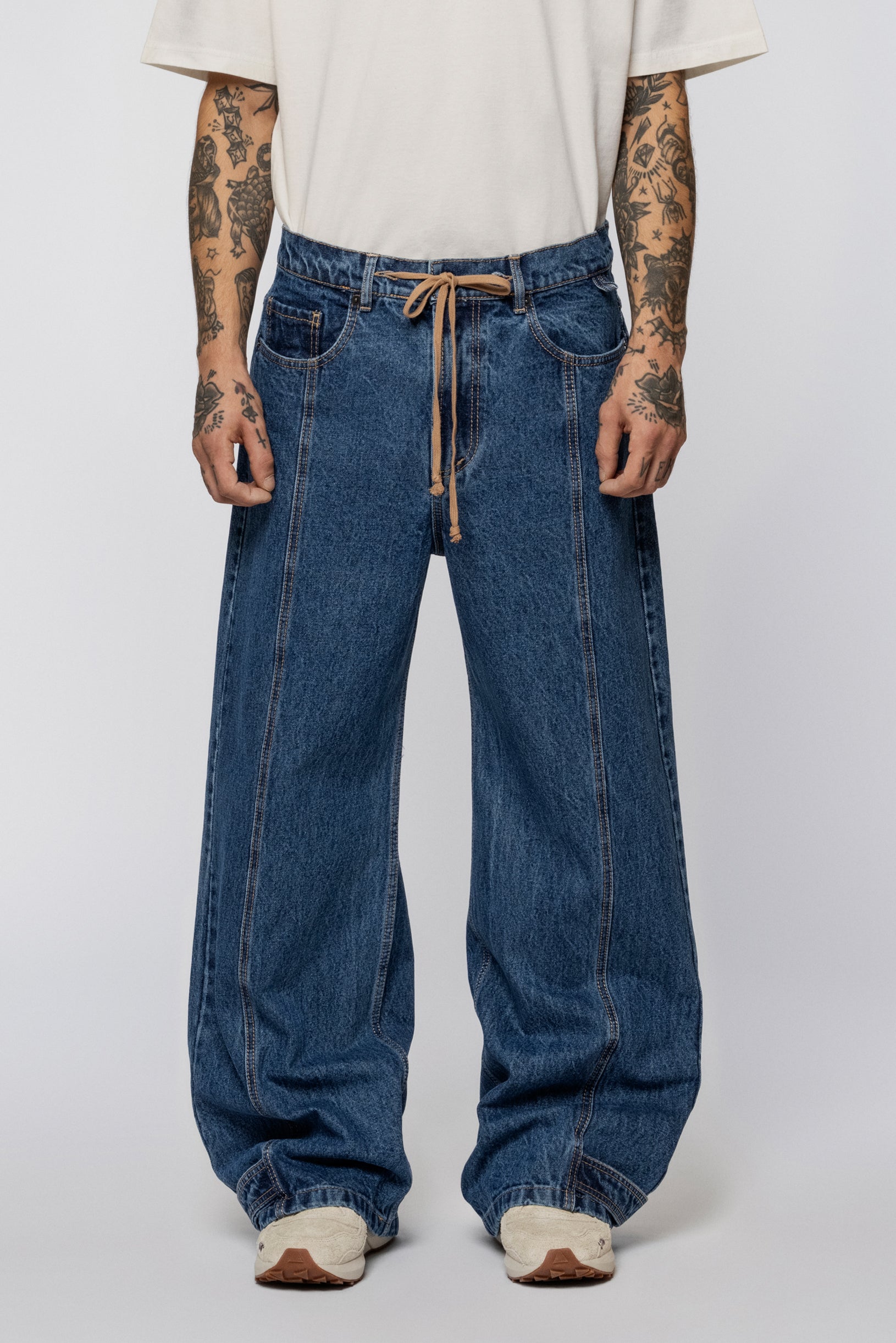Blue wide fit jeans with a drawstring belt and wide legs