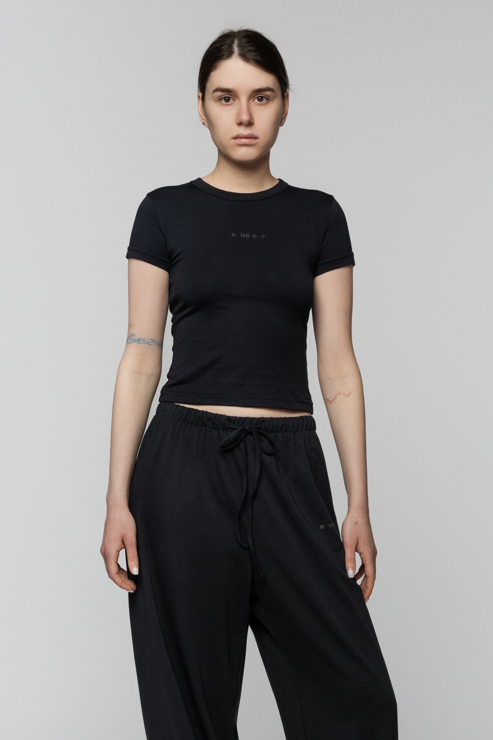 Woman Cropped Slim Fit T-shirt Black