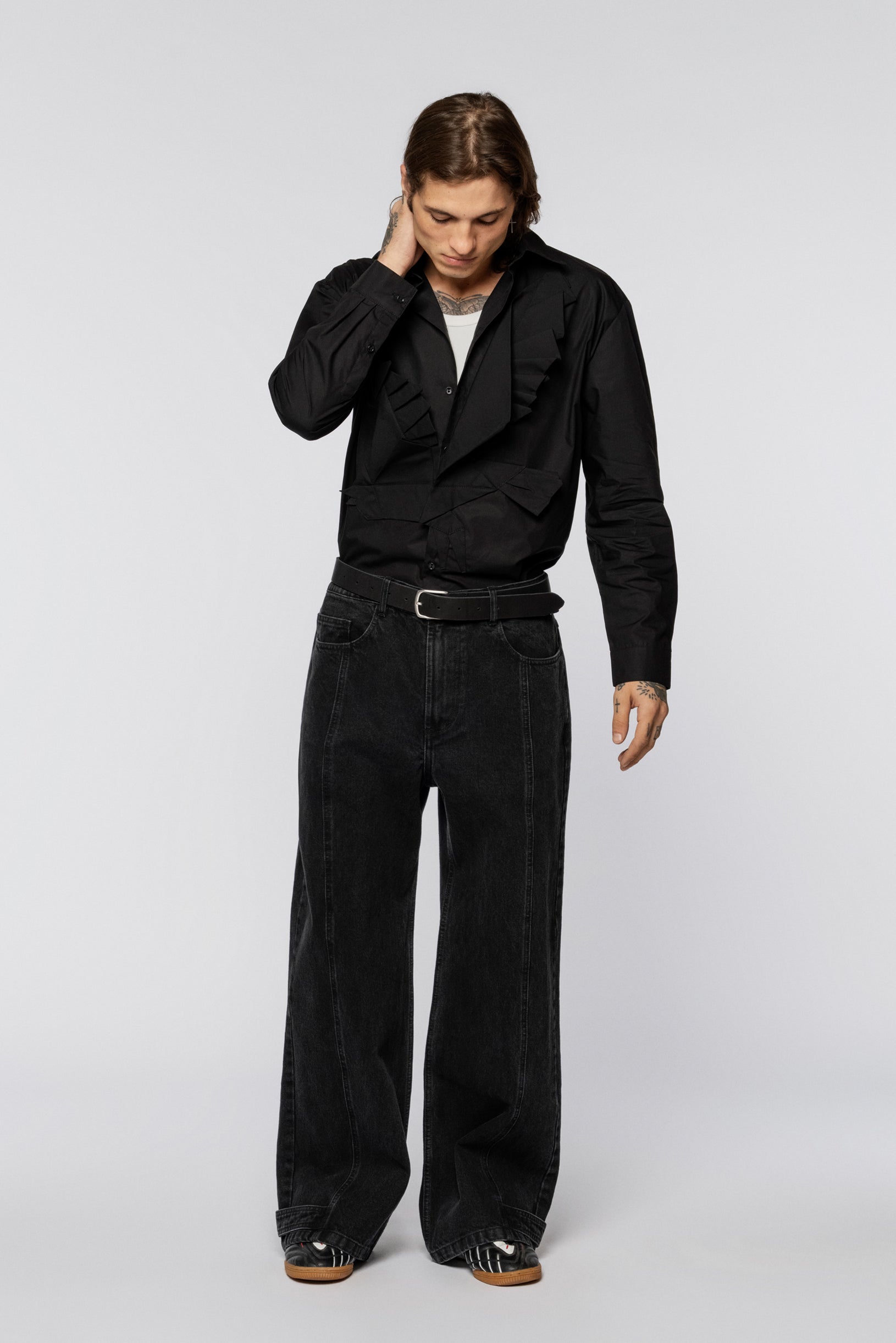 Black wide jeans with a washed effect and snap fasteners at the hem