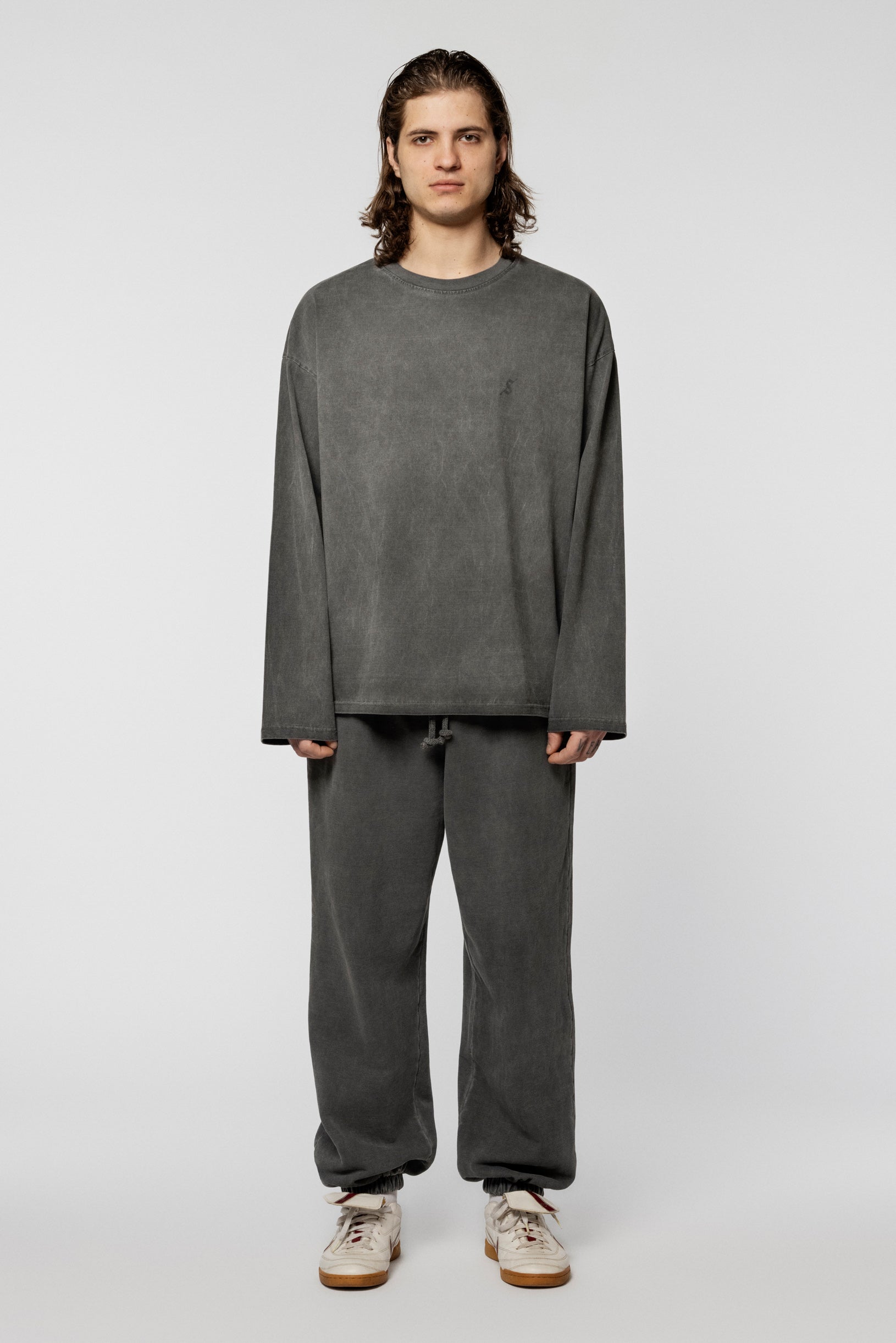 Grey oversized longsleeve made of dense cotton with a fading effect