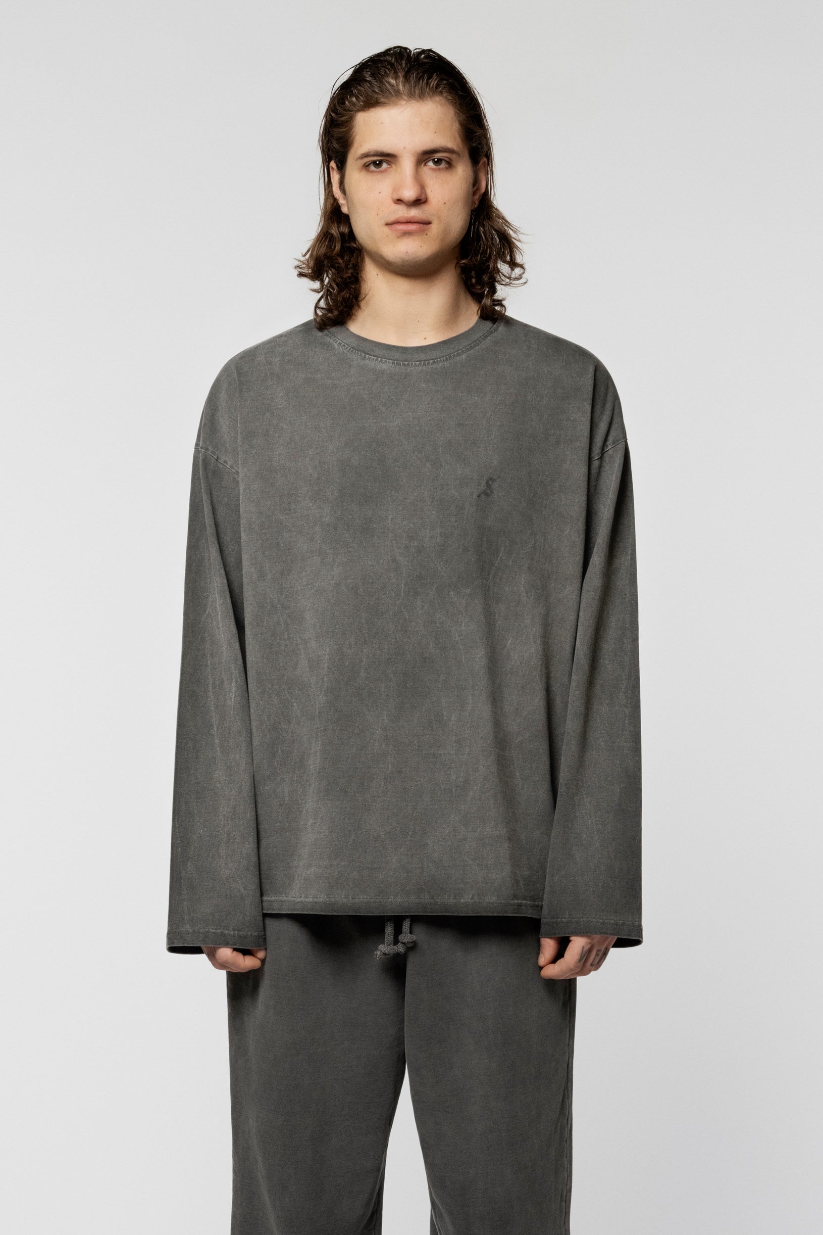 Grey oversized longsleeve made of dense cotton with a fading effect