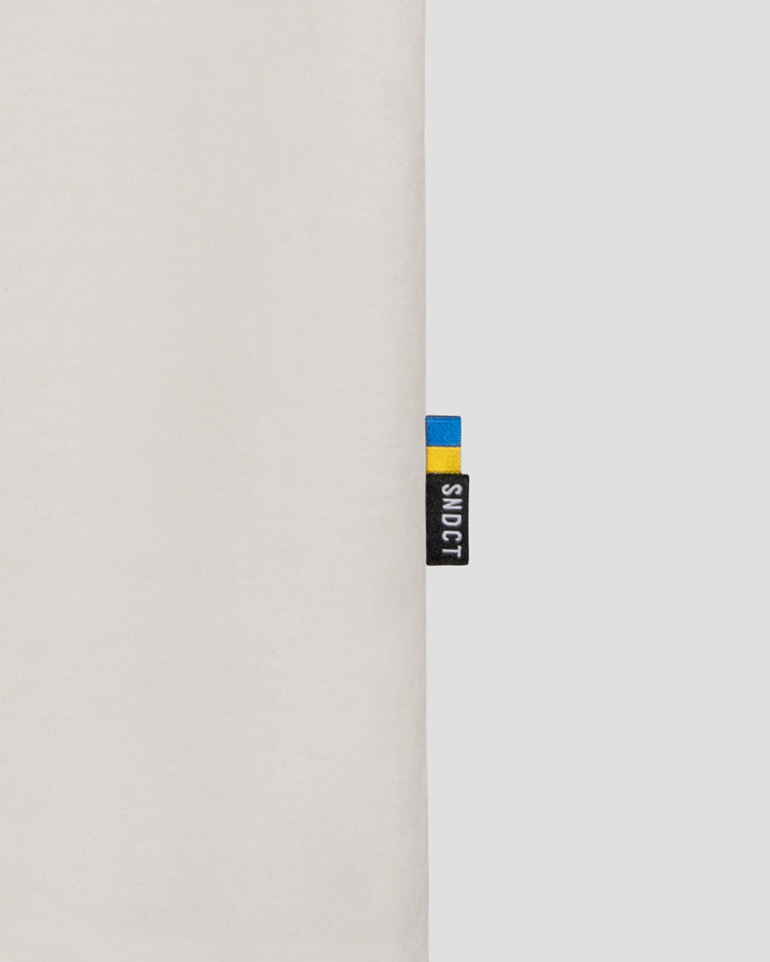 Basic milk-colored t-shirt