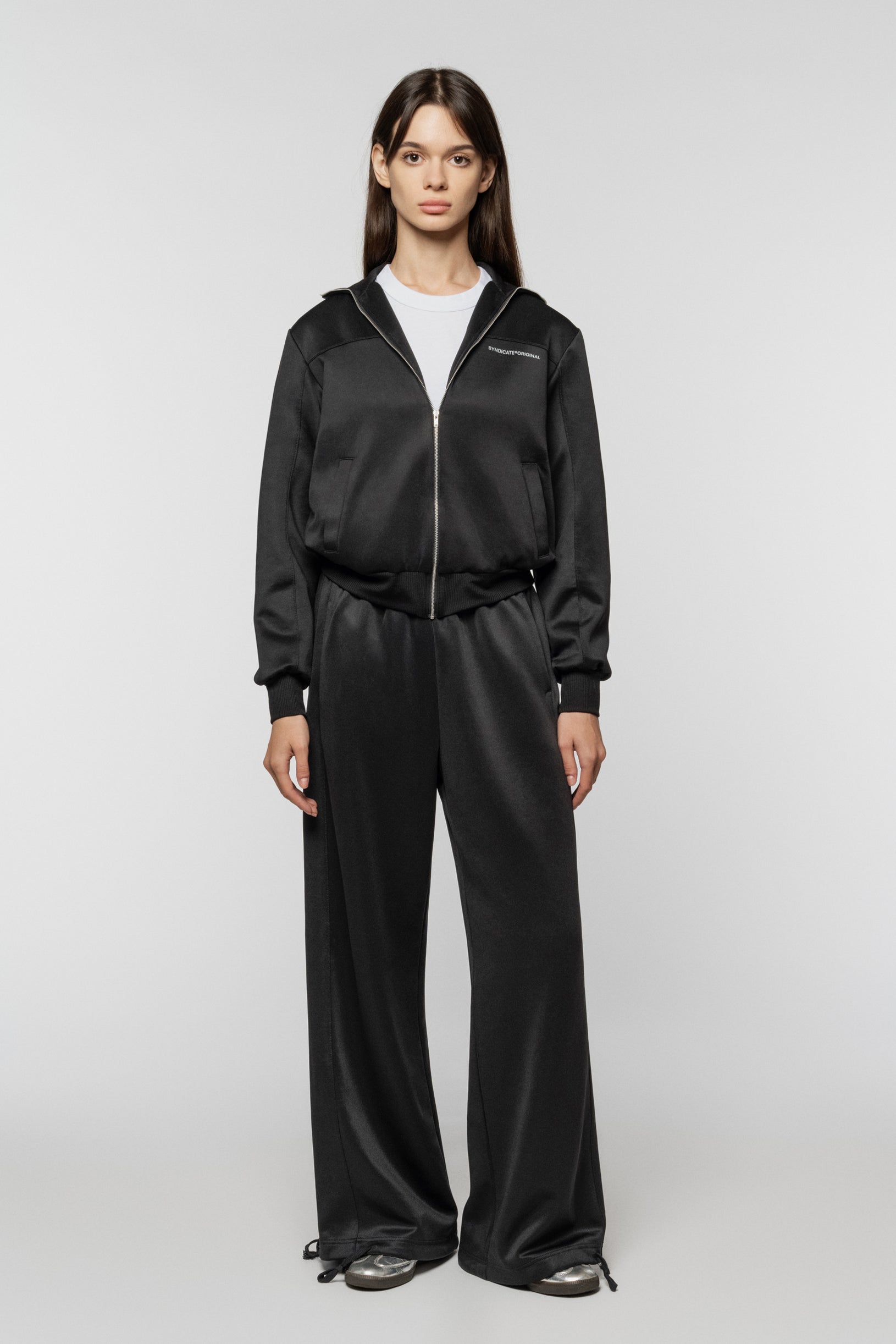 Black sports jacket with a zipper, made of polyester