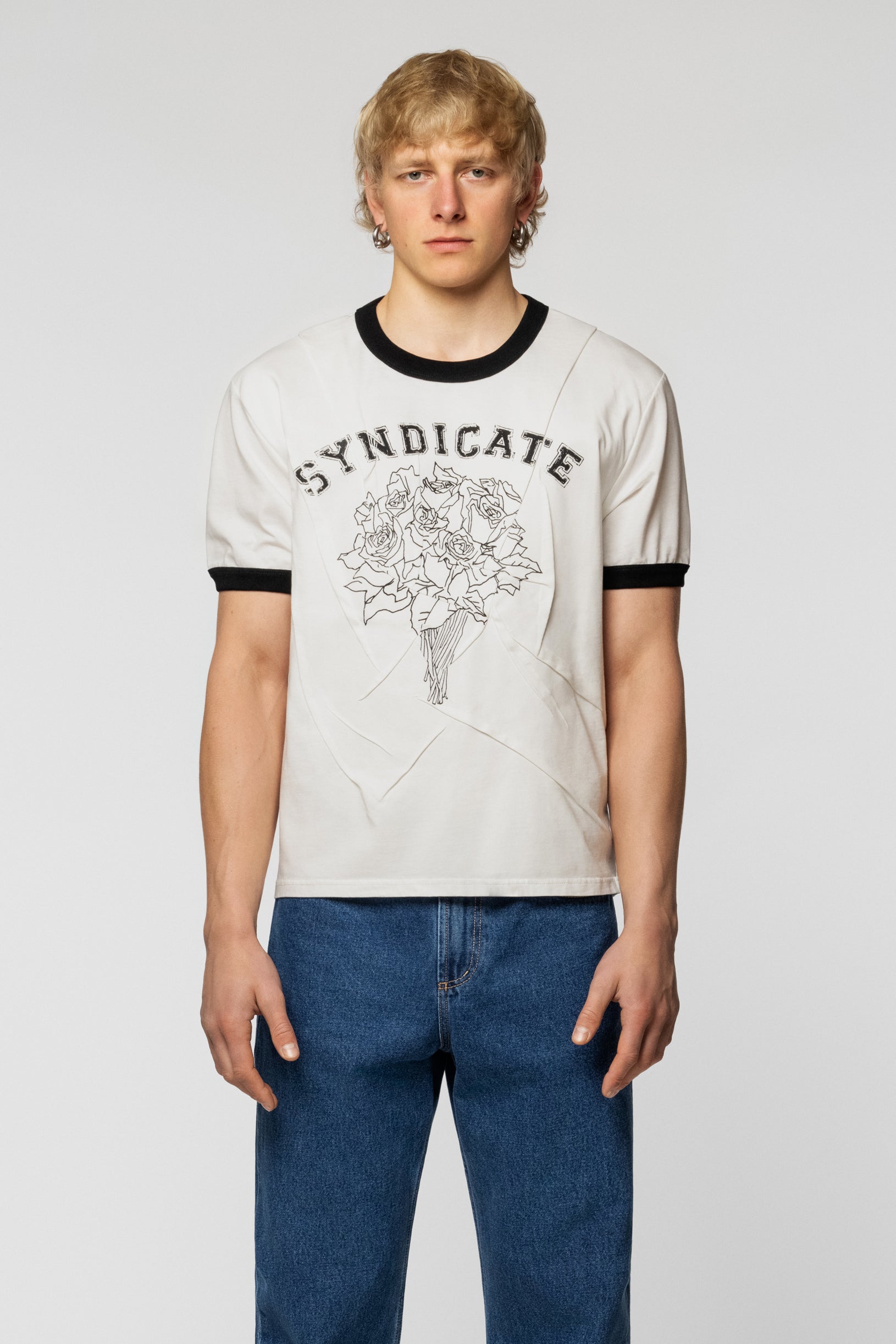 Футболка з принтом троянд