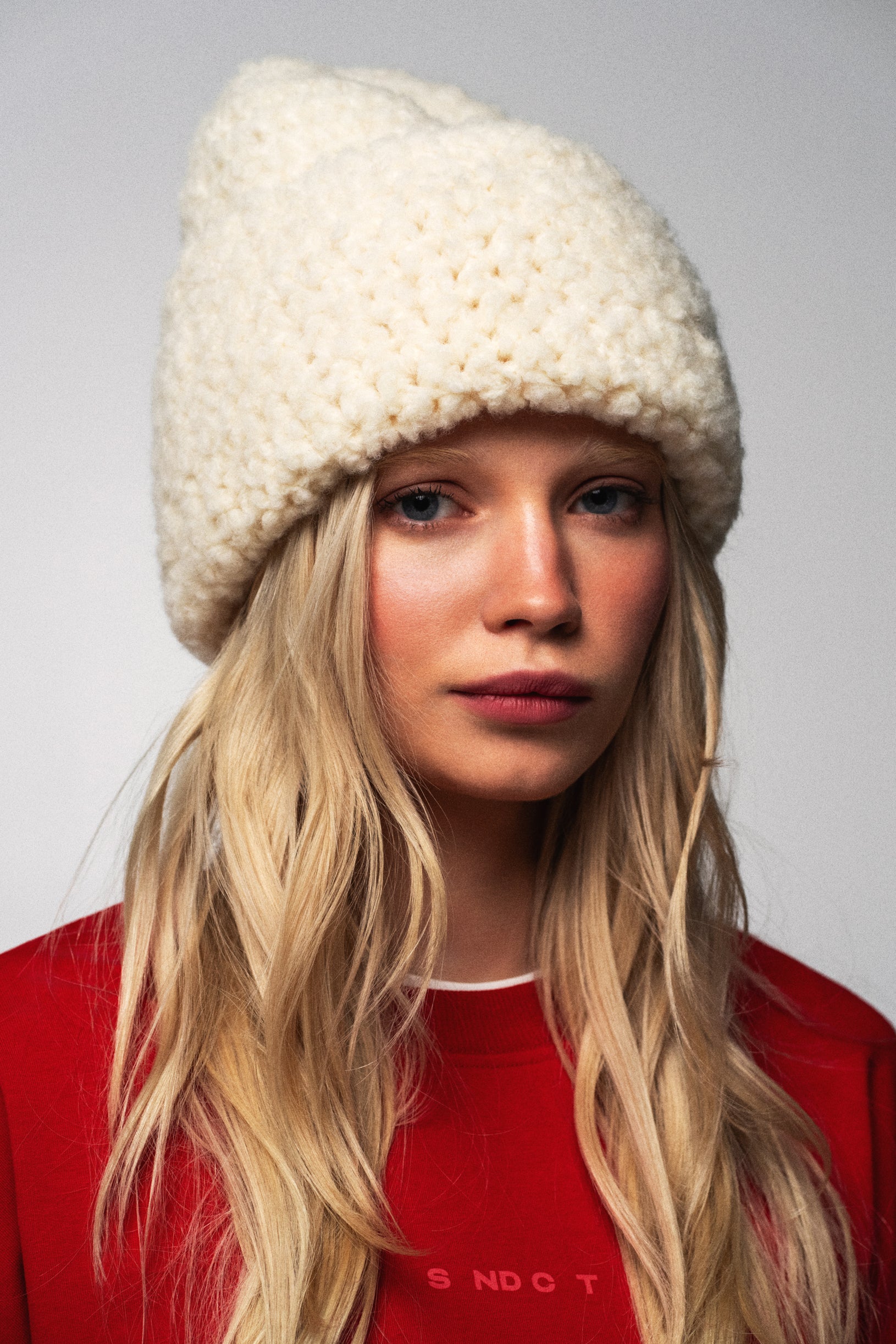 Вовняна Шапка Букле Ручної В'язки Молочна