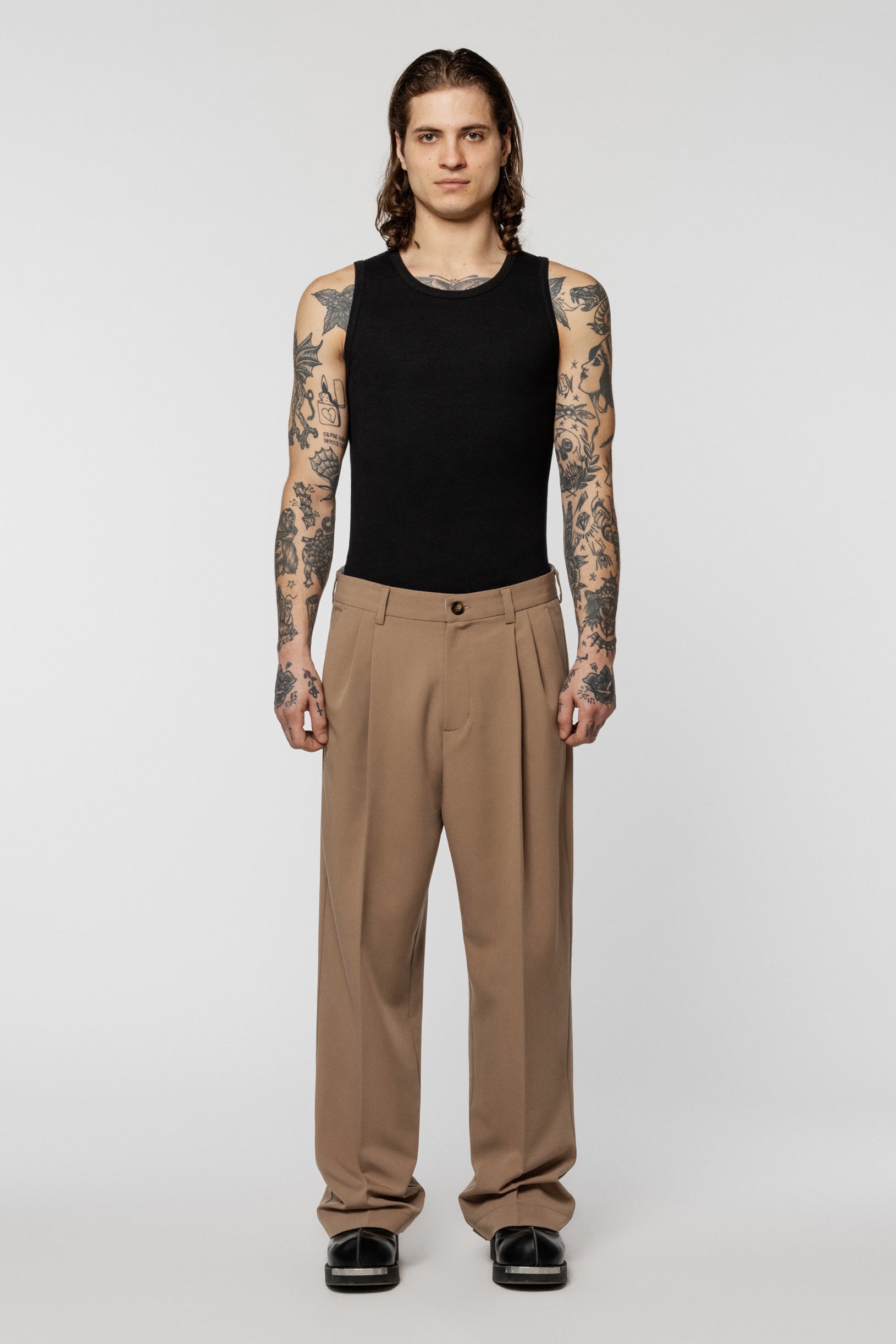 Beige Wide Slax pants with tucks and a straight cut
