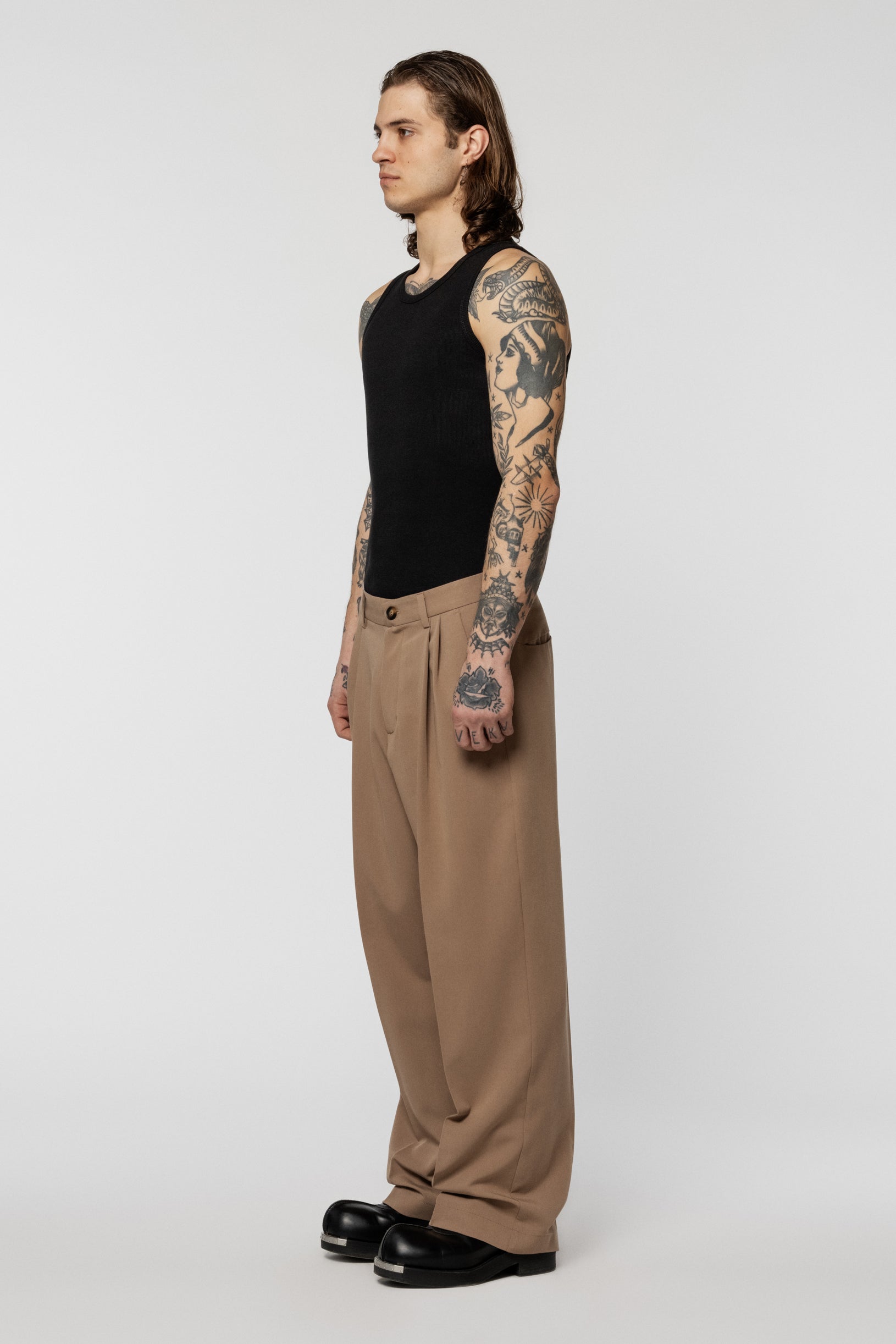 Beige Wide Slax pants with tucks and a straight cut
