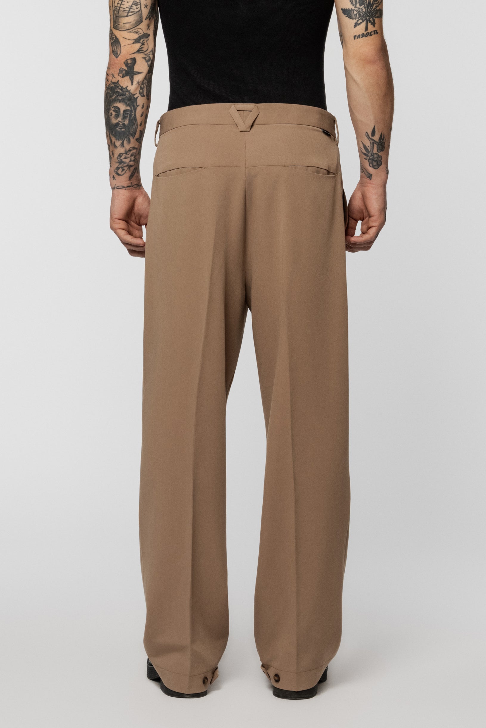Beige Wide Slax pants with tucks and a straight cut