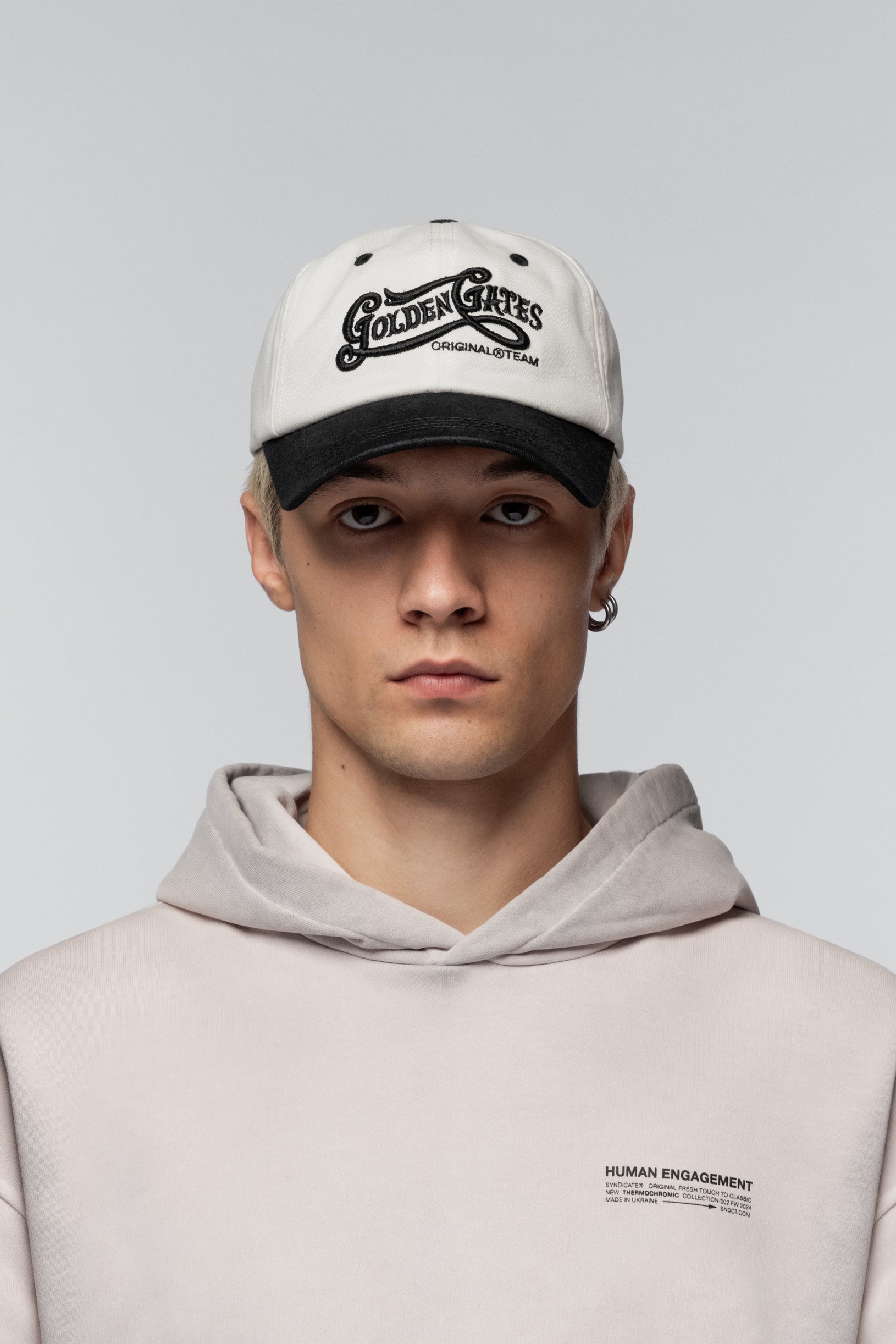 Кепка Золоті Ворота з Чорною Вишивкою