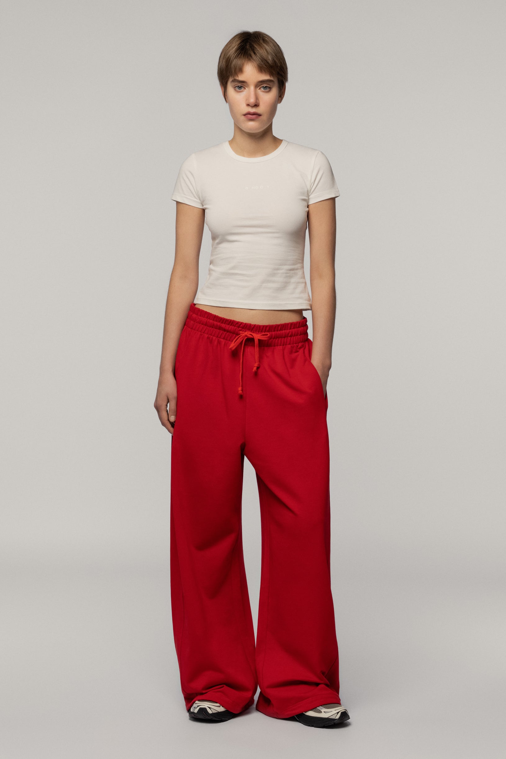 Футболка приталена молочна