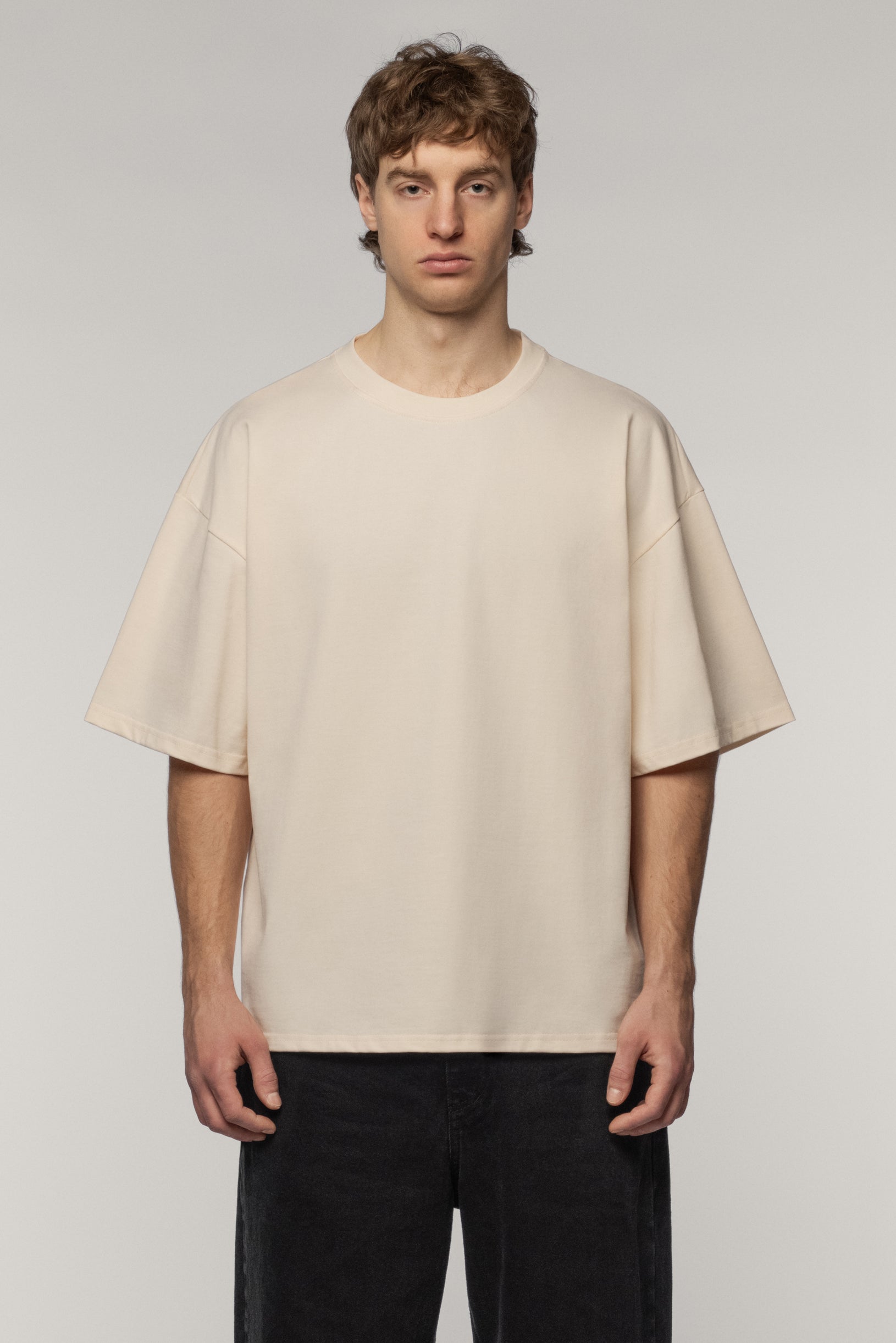 Персикова щільна оверсайз футболка