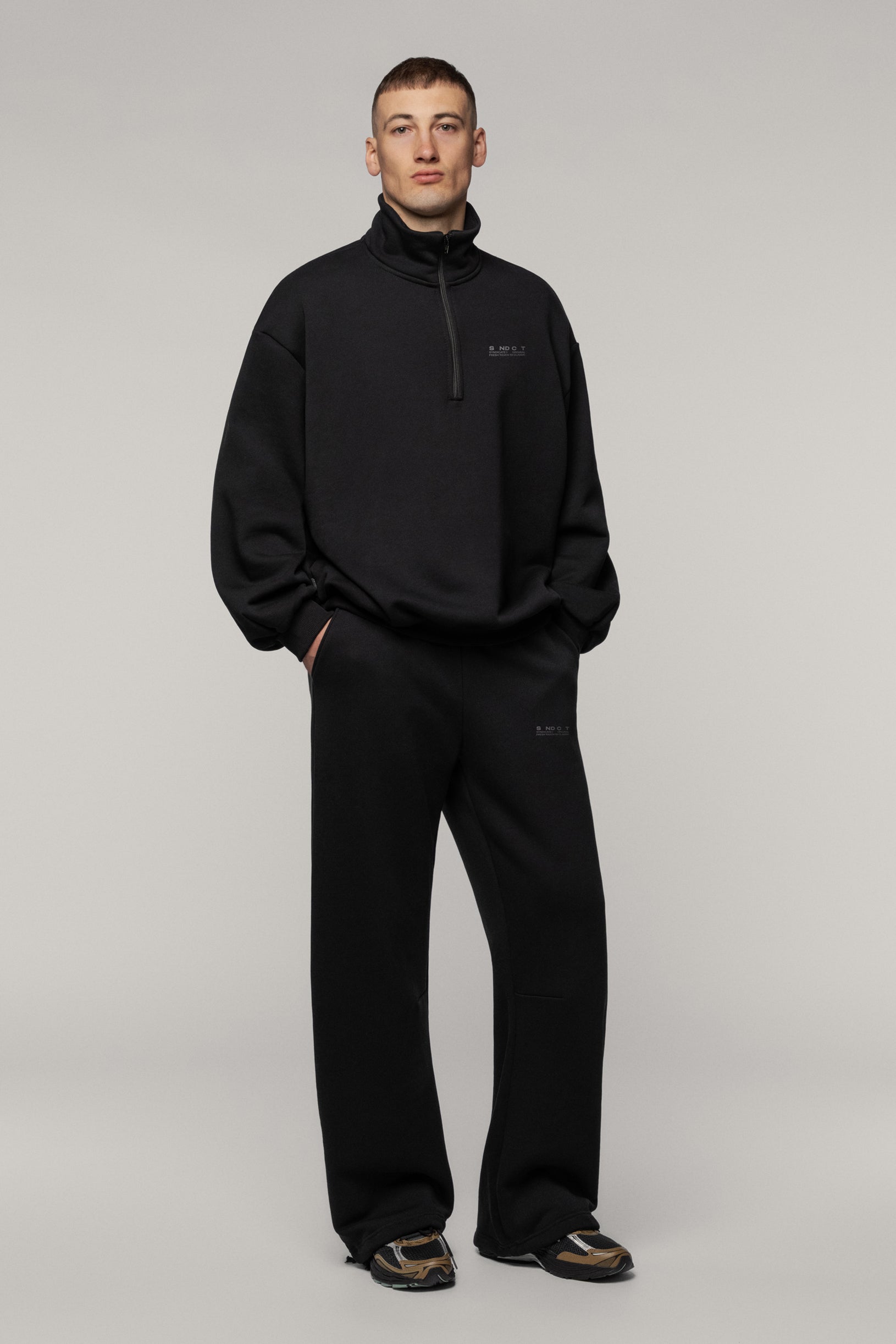 Чорний светшорт з бискавкою SNDCT