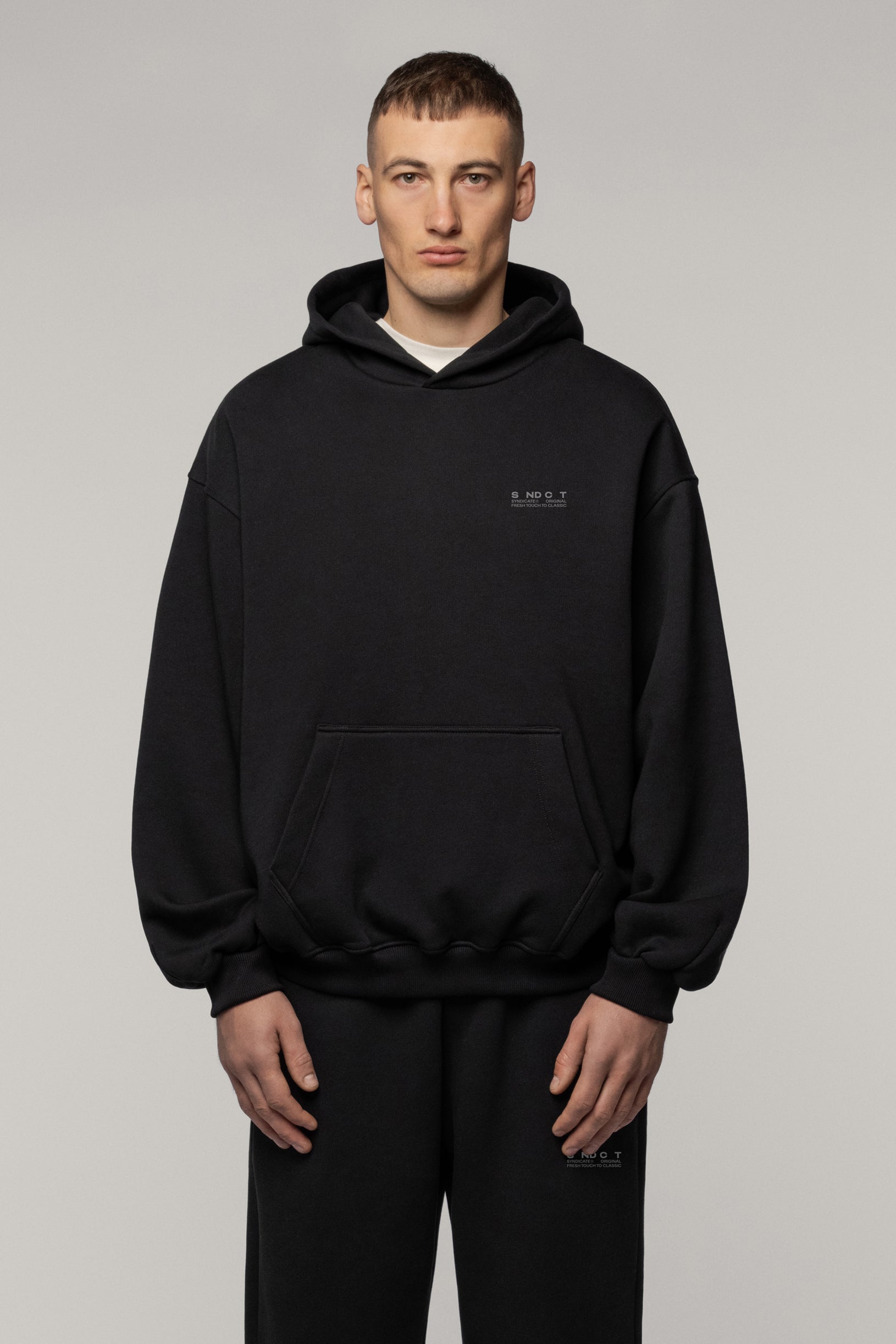 Чорний худі SNDCT