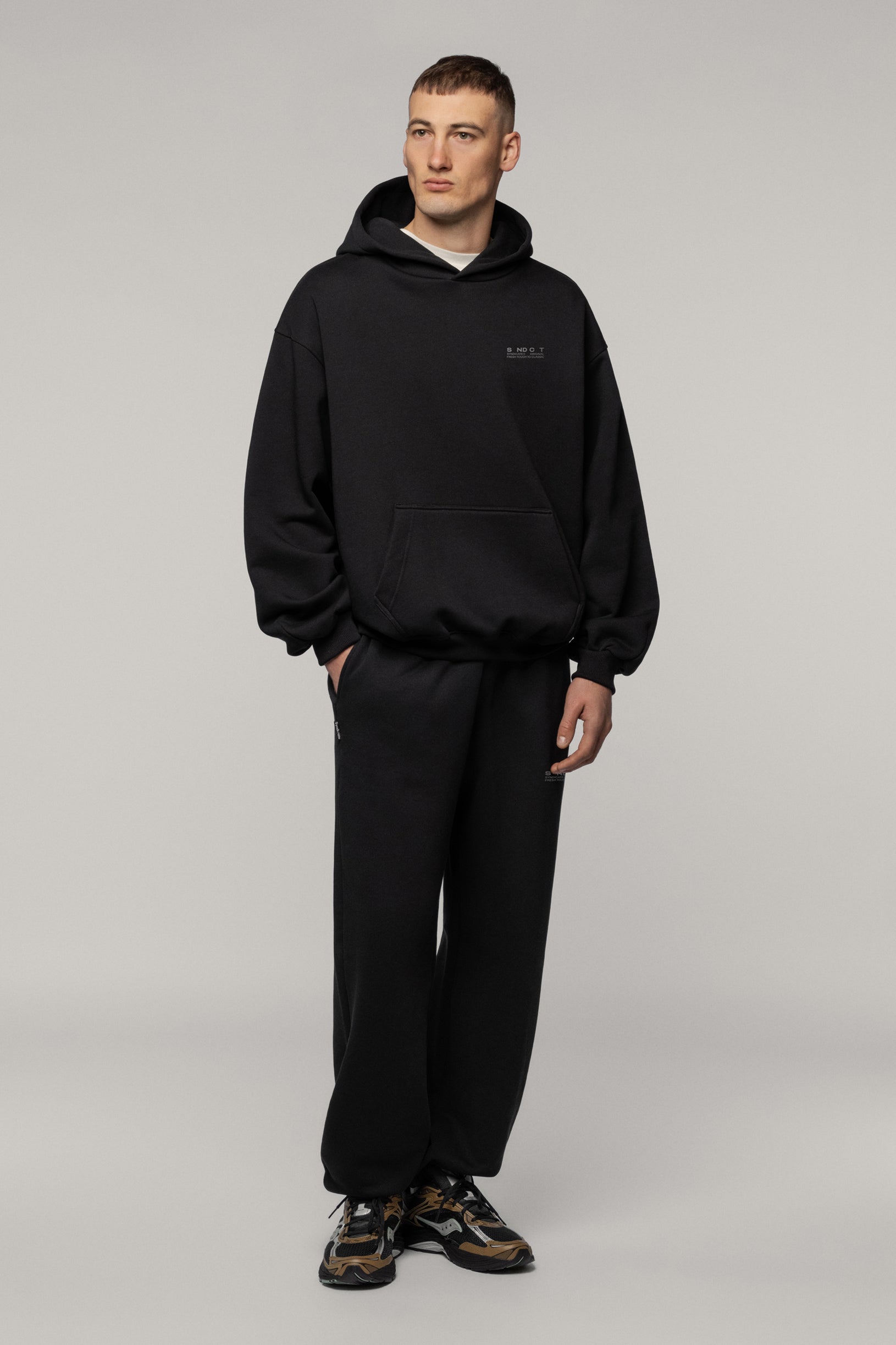 Чорний худі SNDCT