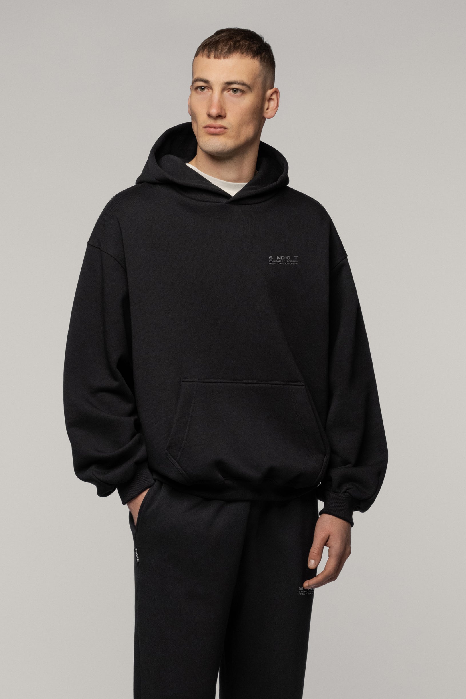 Чорний худі SNDCT