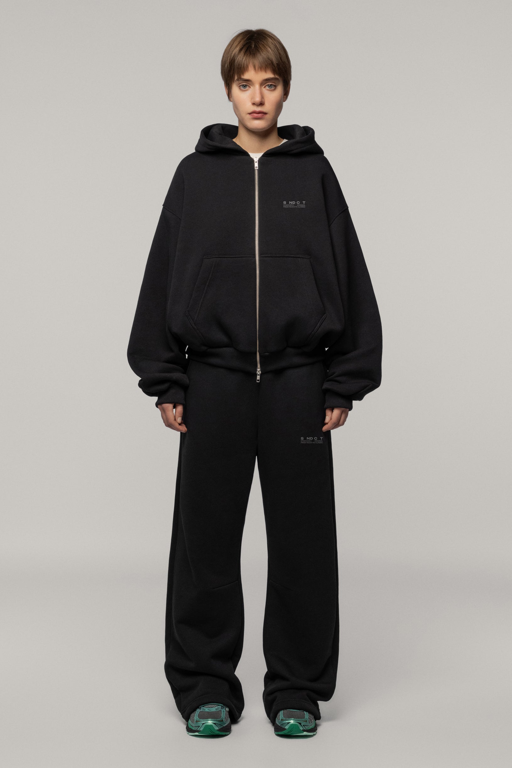 Чорний худі з бискавкою SNDCT
