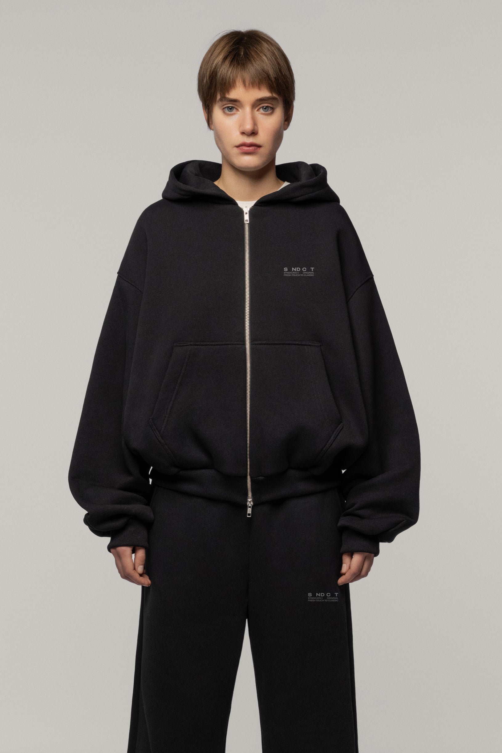 Чорний худі з бискавкою SNDCT