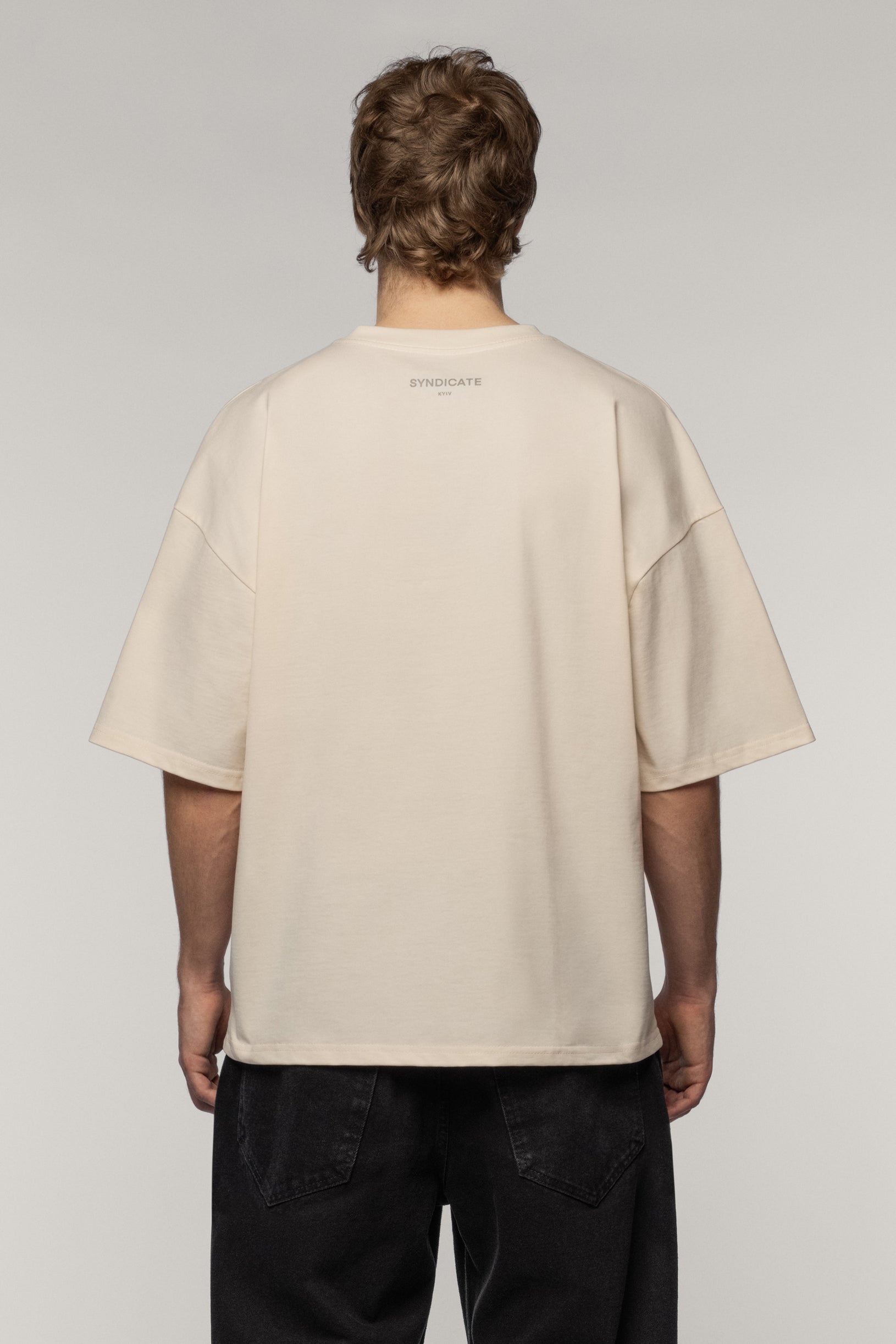 Персикова щільна оверсайз футболка