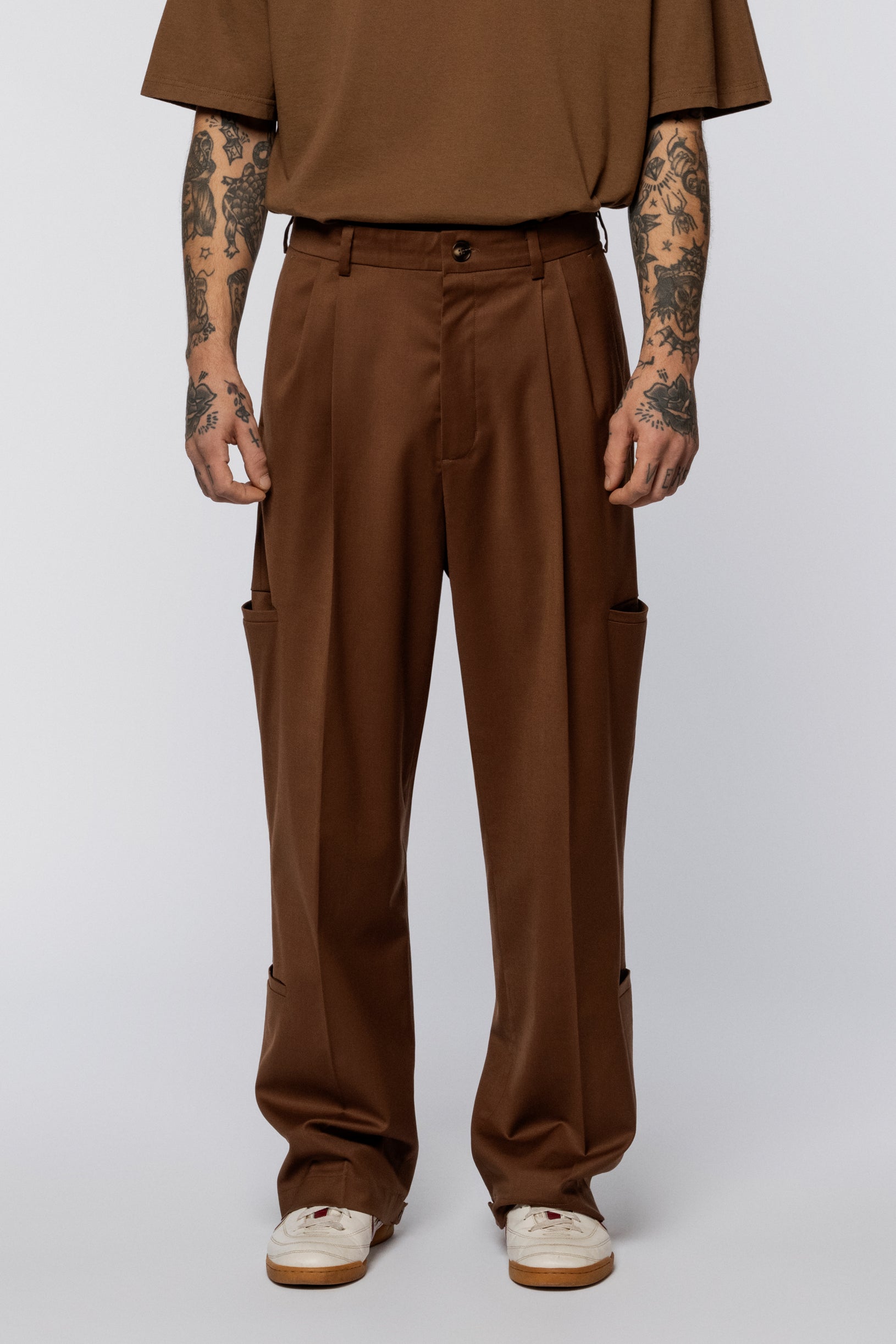 Brown cargo pants with side pockets