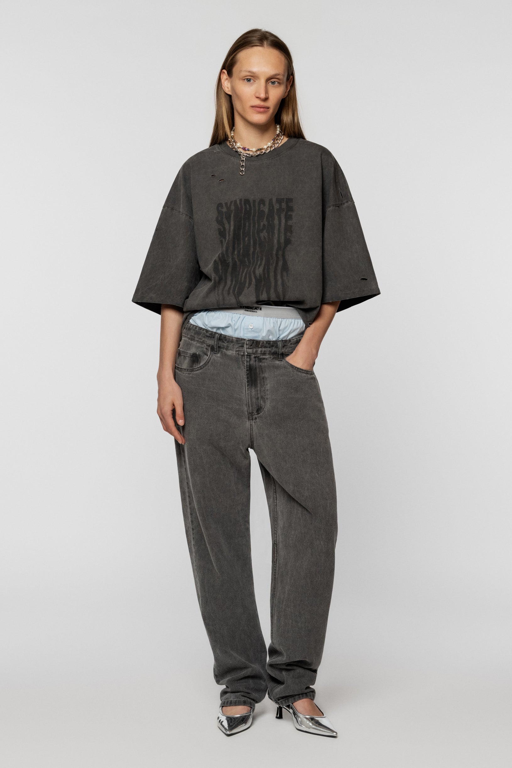 Straight-cut grey jeans with a faded effect, 100% cotton