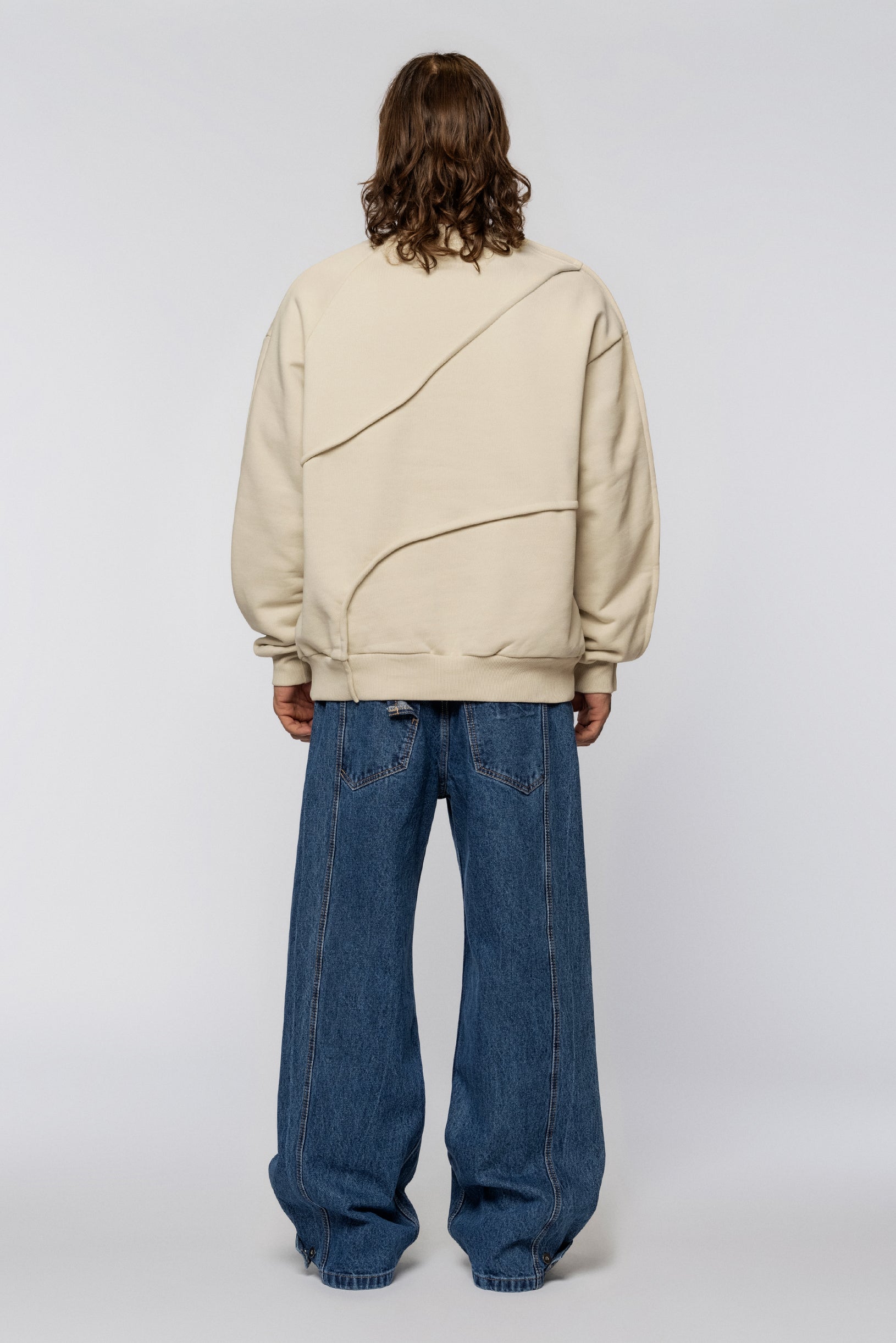 Sweatshirt Folds Bone