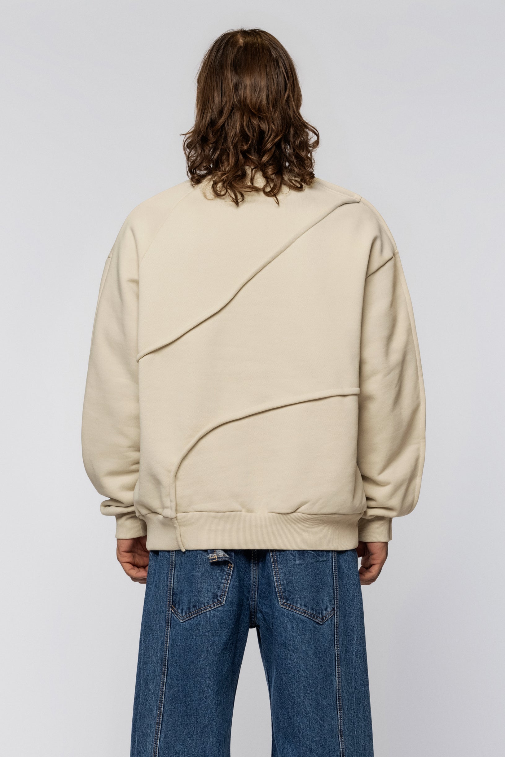 Sweatshirt Folds Bone