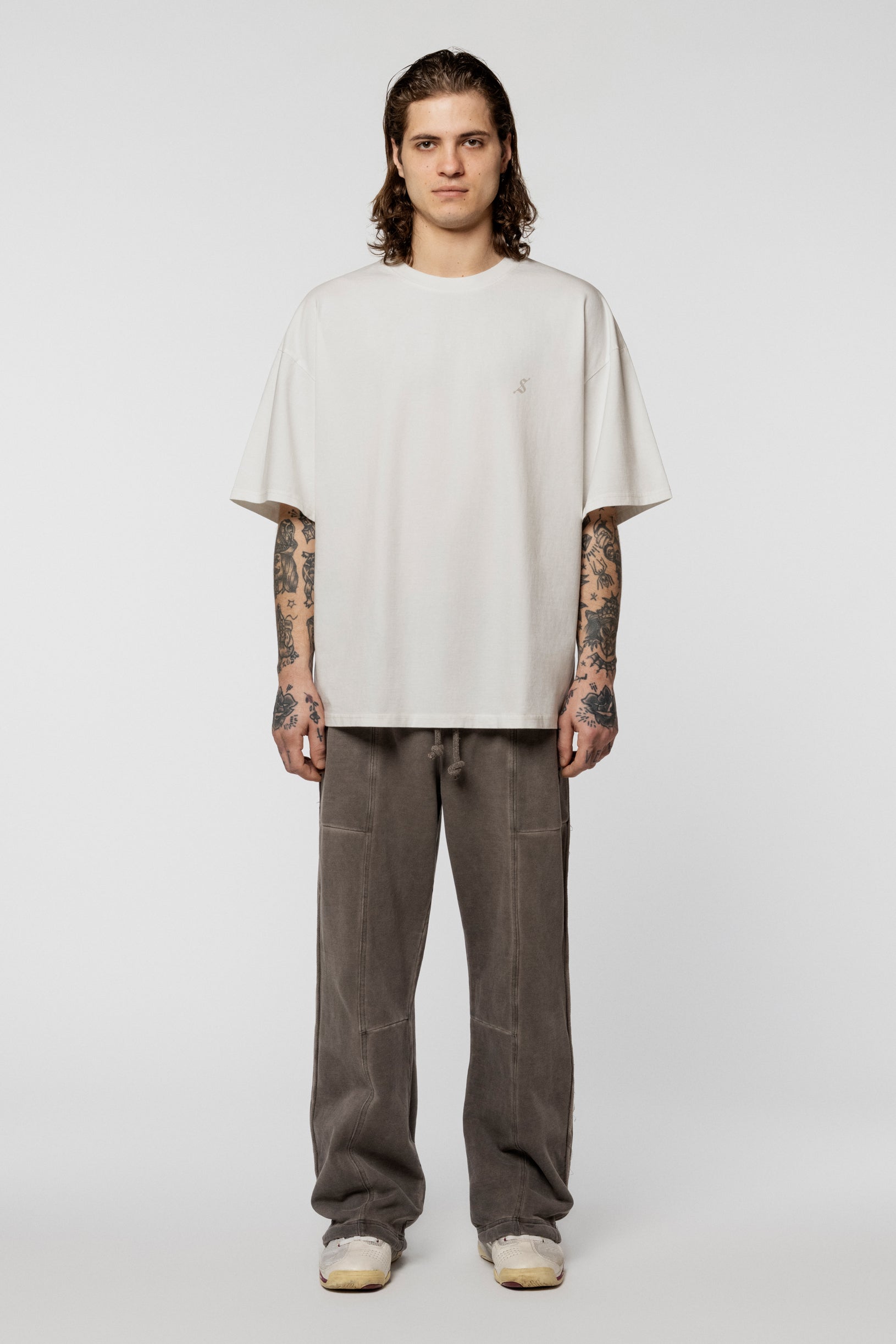 Ivory oversize t-shirt made of dense cotton, unisex fit