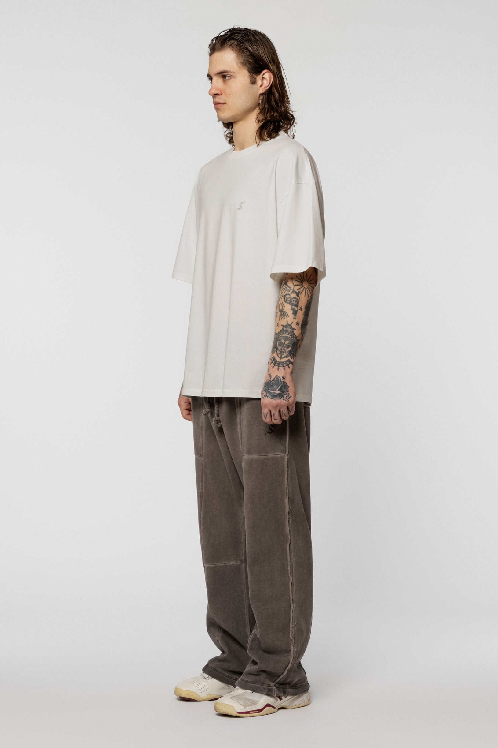Ivory oversize t-shirt made of dense cotton, unisex fit