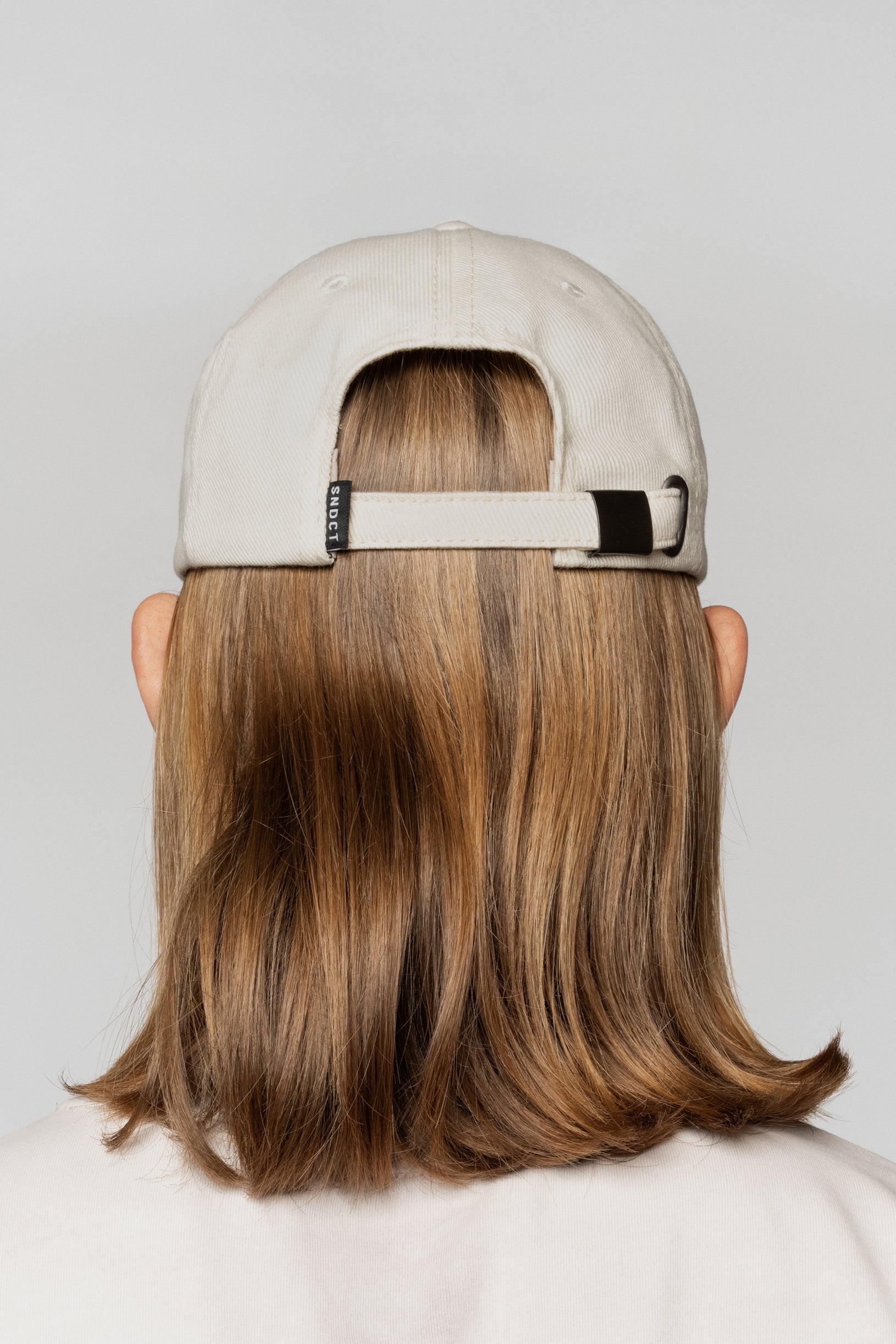 Ivory Arrow cap with logo, 100% cotton