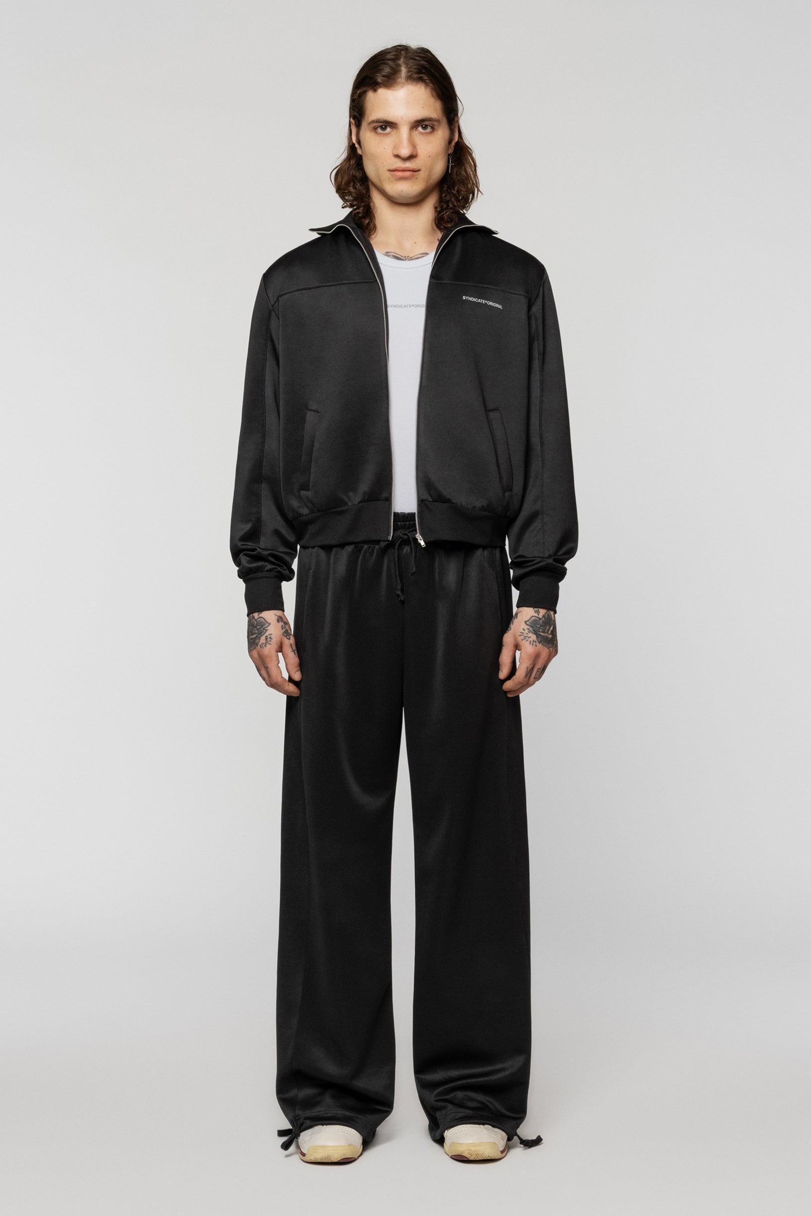 Black sports jacket with a zipper, made of polyester