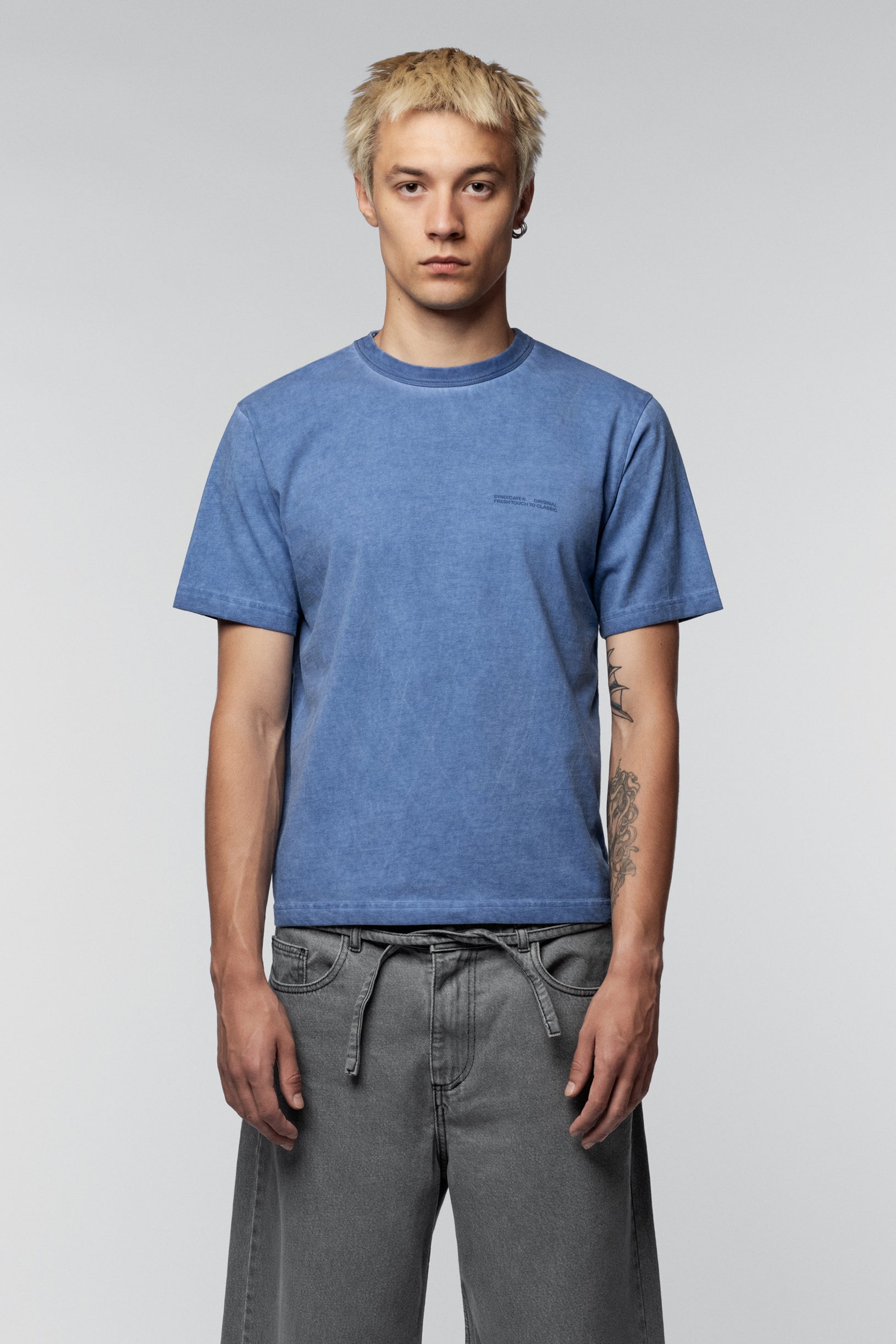 Світло-синя Фарбована Класична Футболка