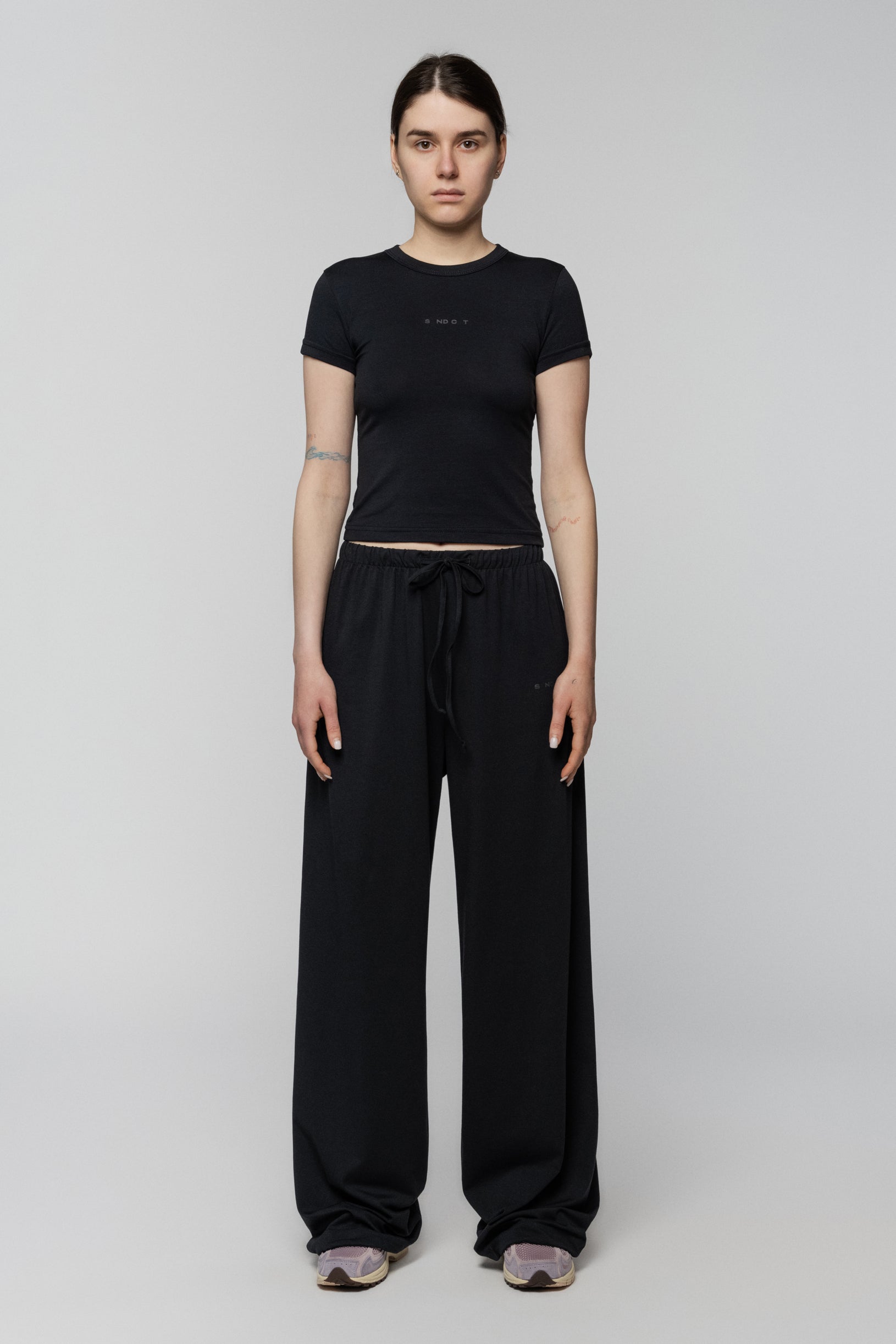 Woman Cropped Slim Fit T-shirt Black