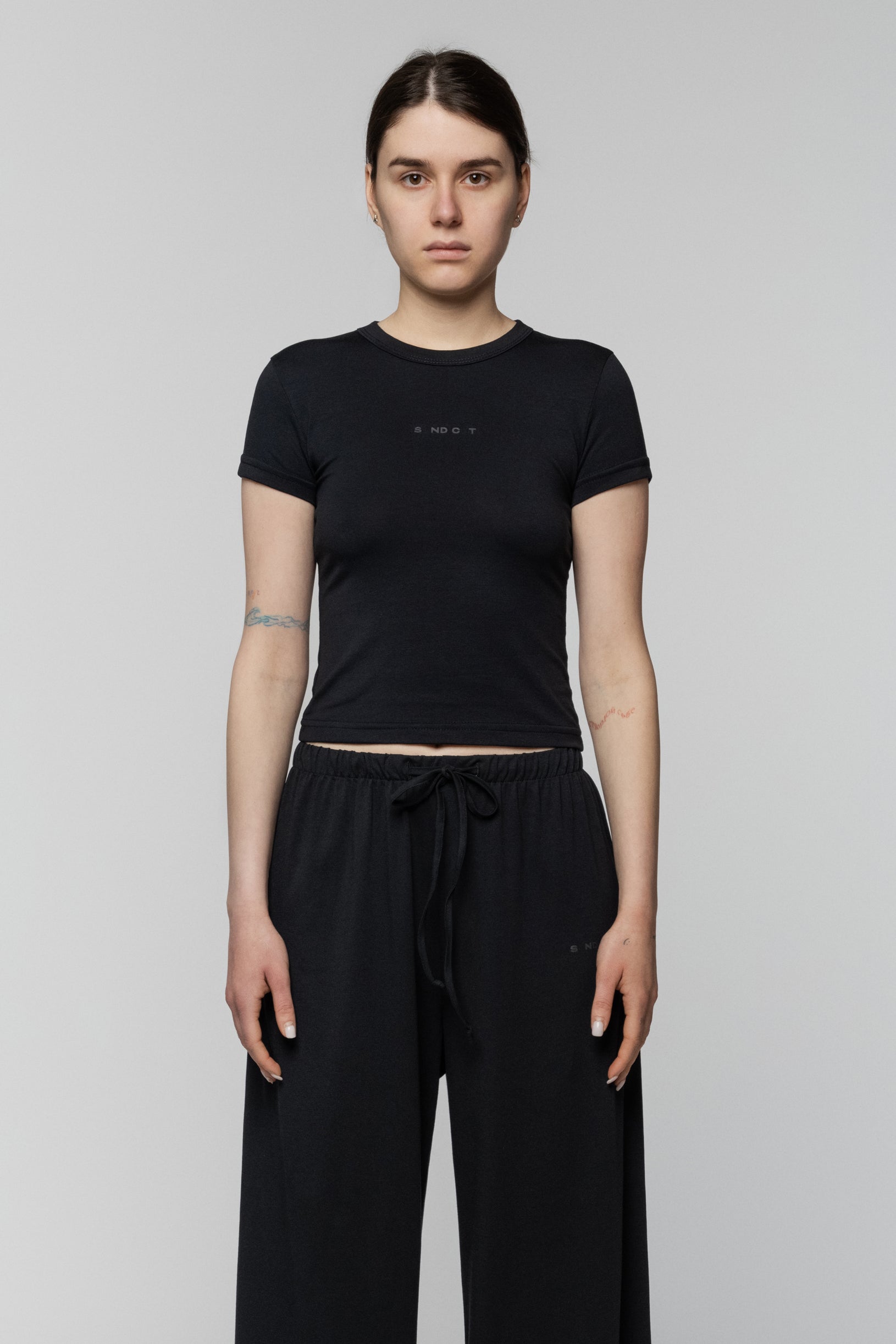 Woman Cropped Slim Fit T-shirt Black