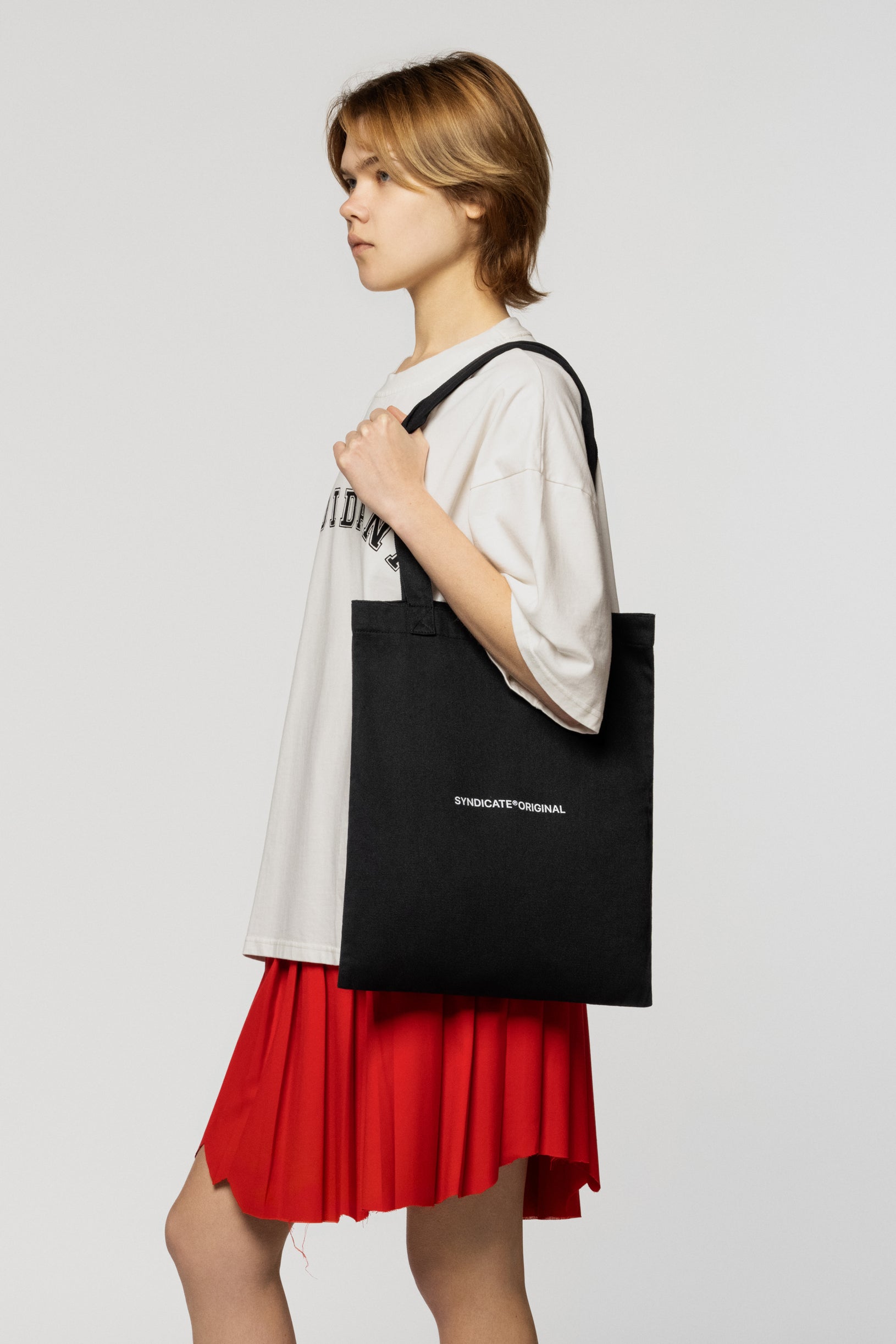 Black cotton shopper bag with the SYNDICATE logo