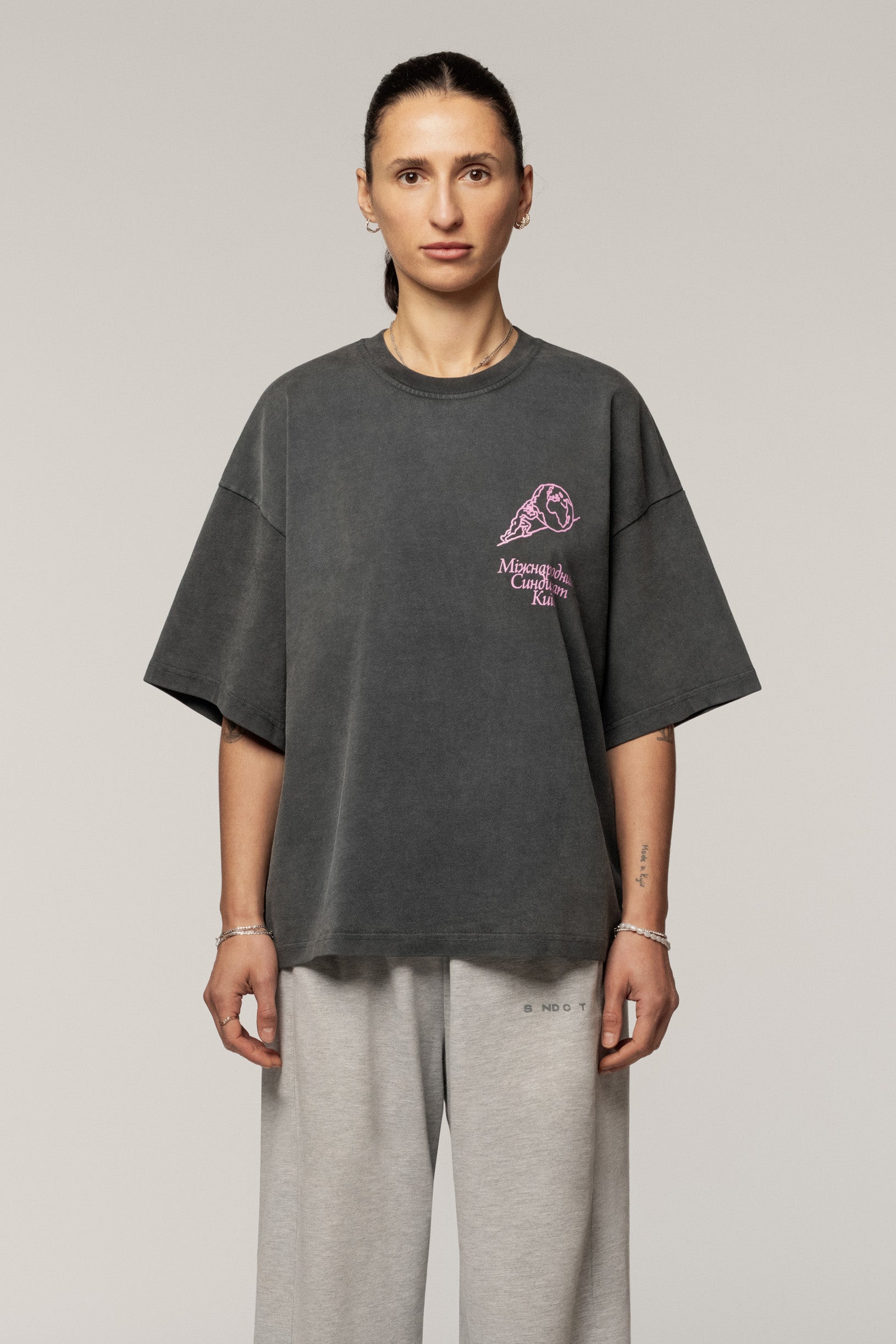 Sndct x Derega International T-shirt Grey