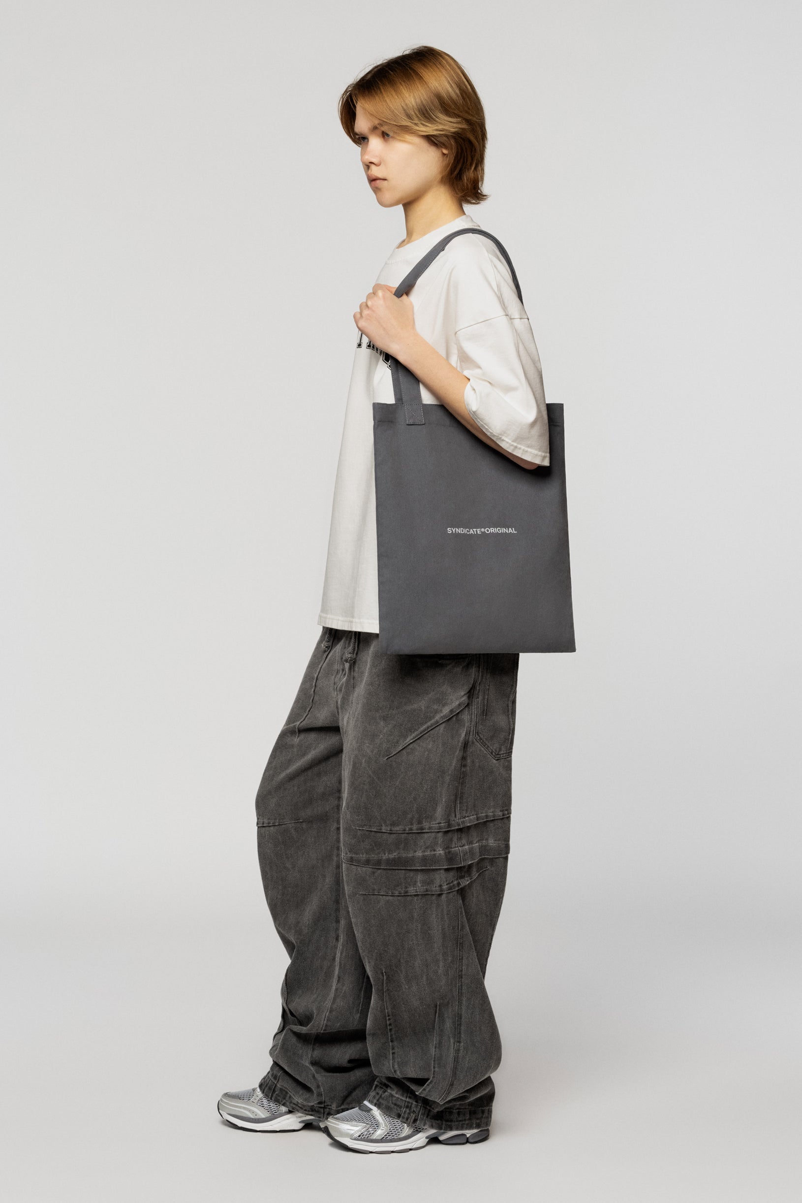 Graphite shopper bag with the white SYNDICATE logo