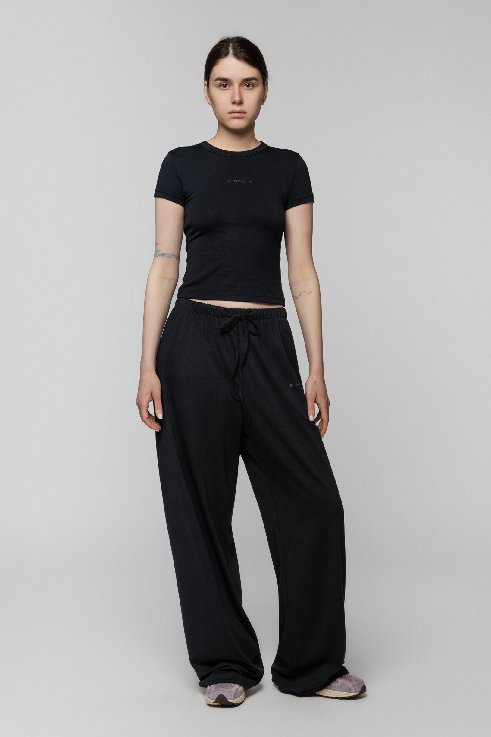 Woman Cropped Slim Fit T-shirt Black