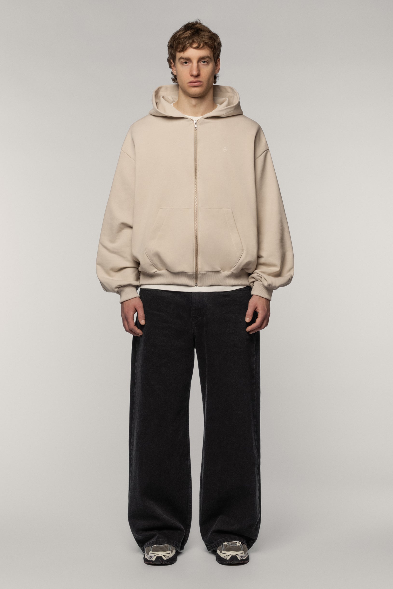 Молочний худі Arrow з блискавкою