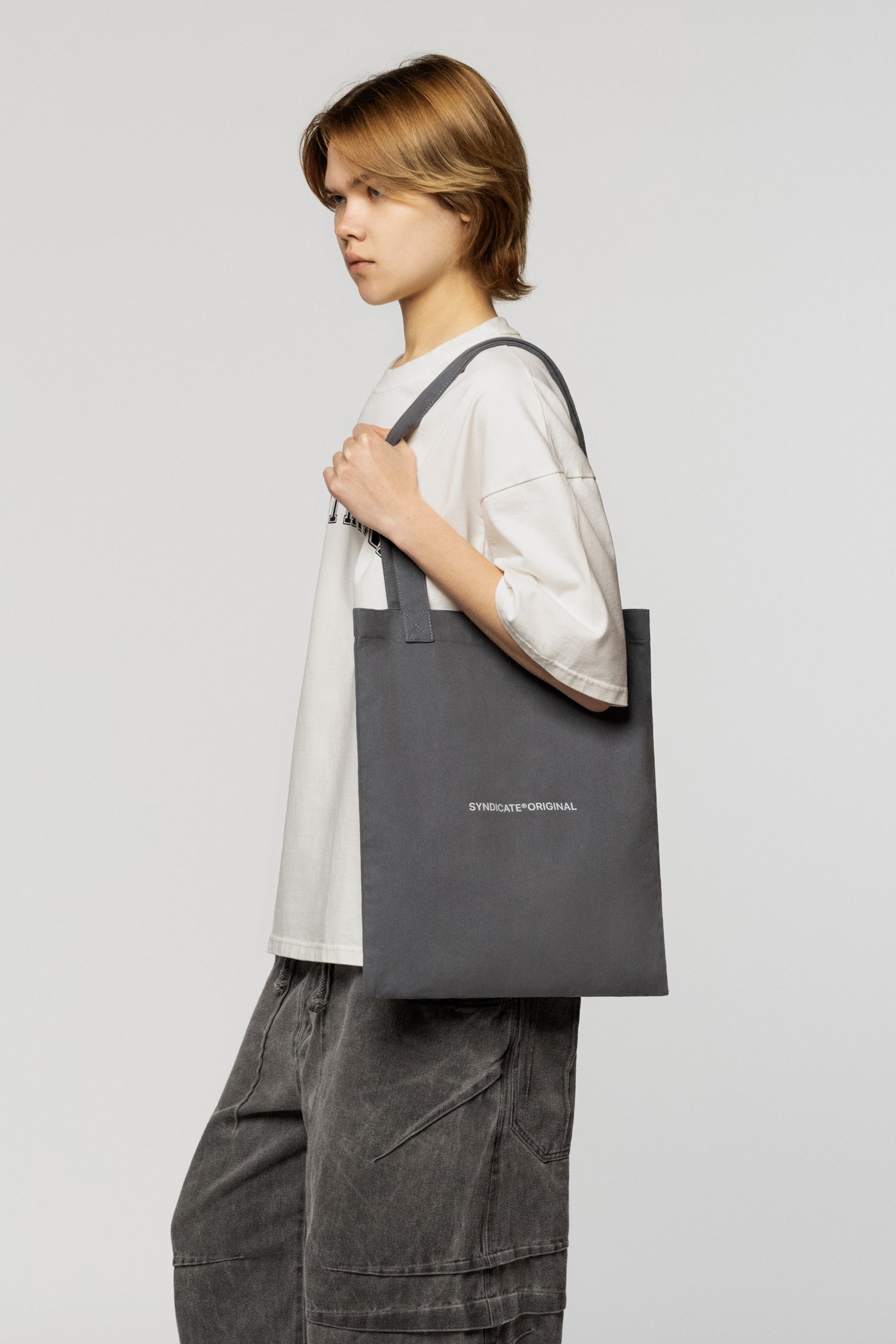 Graphite shopper bag with the white SYNDICATE logo