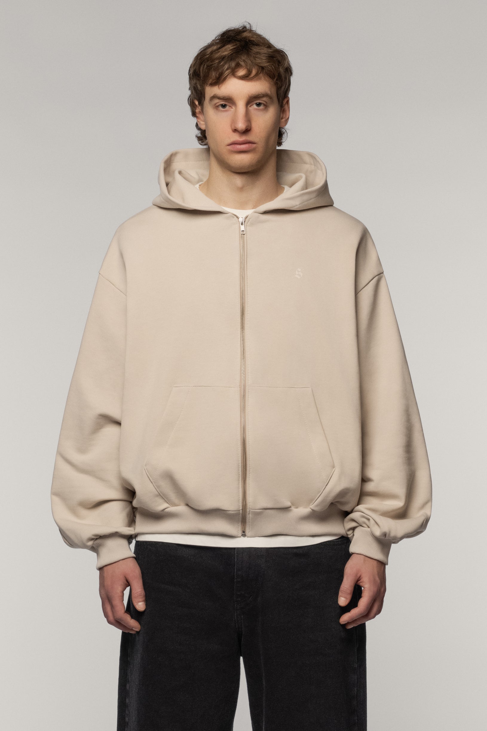 Молочний худі Arrow з блискавкою