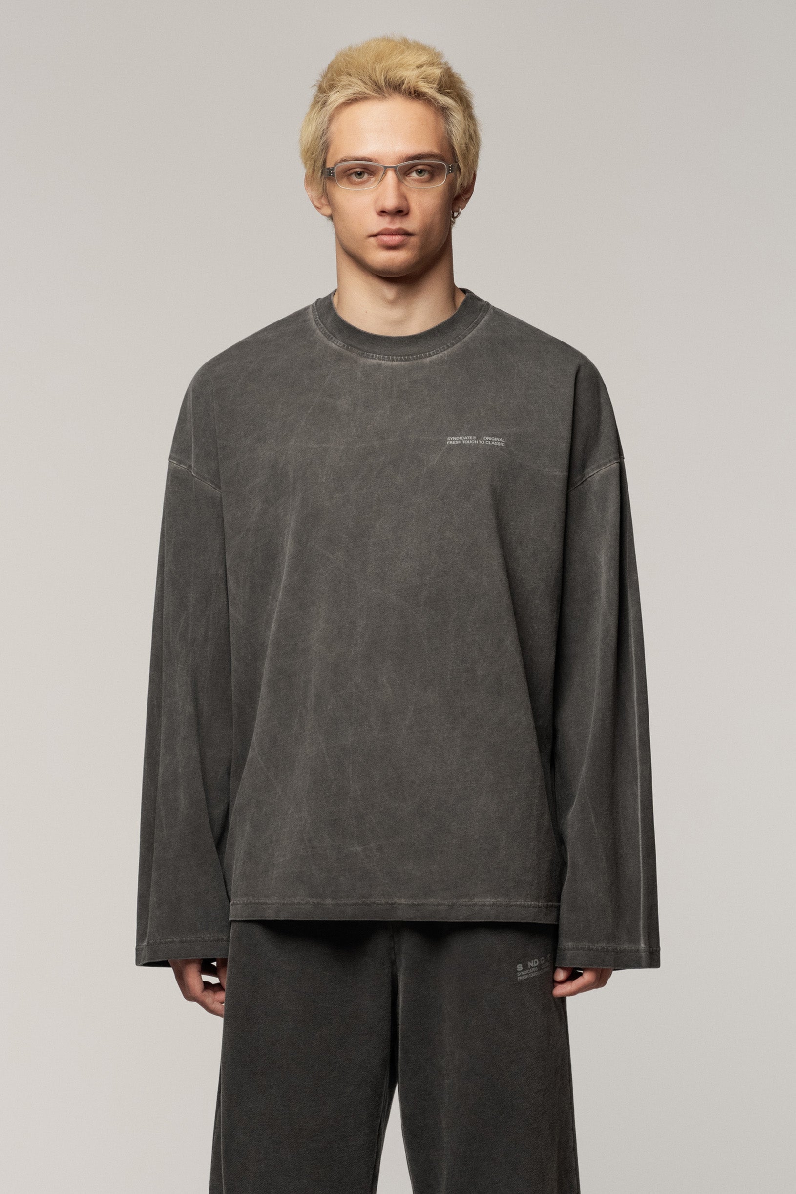 Gray oversized longsleeve made of dense cotton with a fading effect