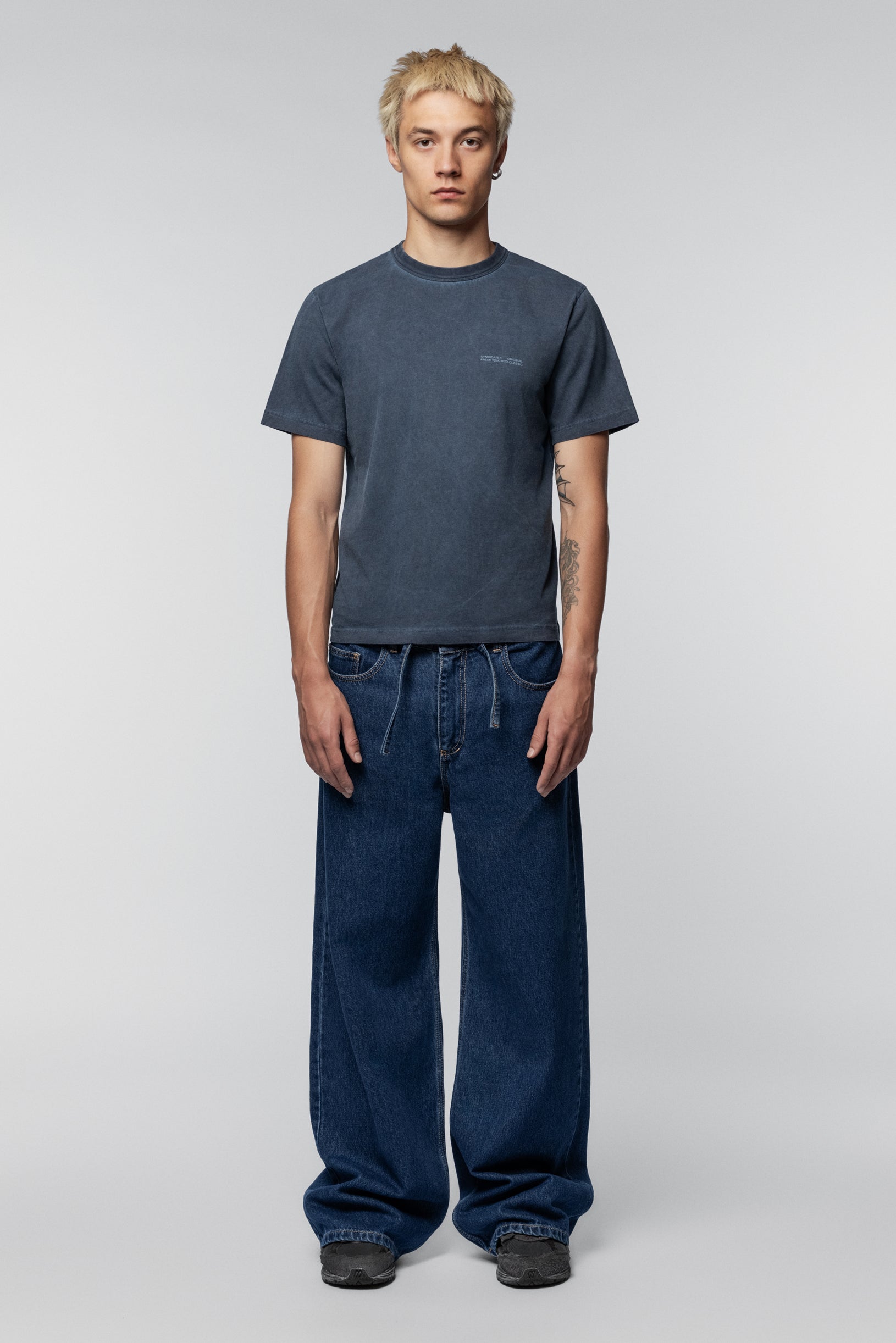 Темно-синя Фарбована Класична Футболка