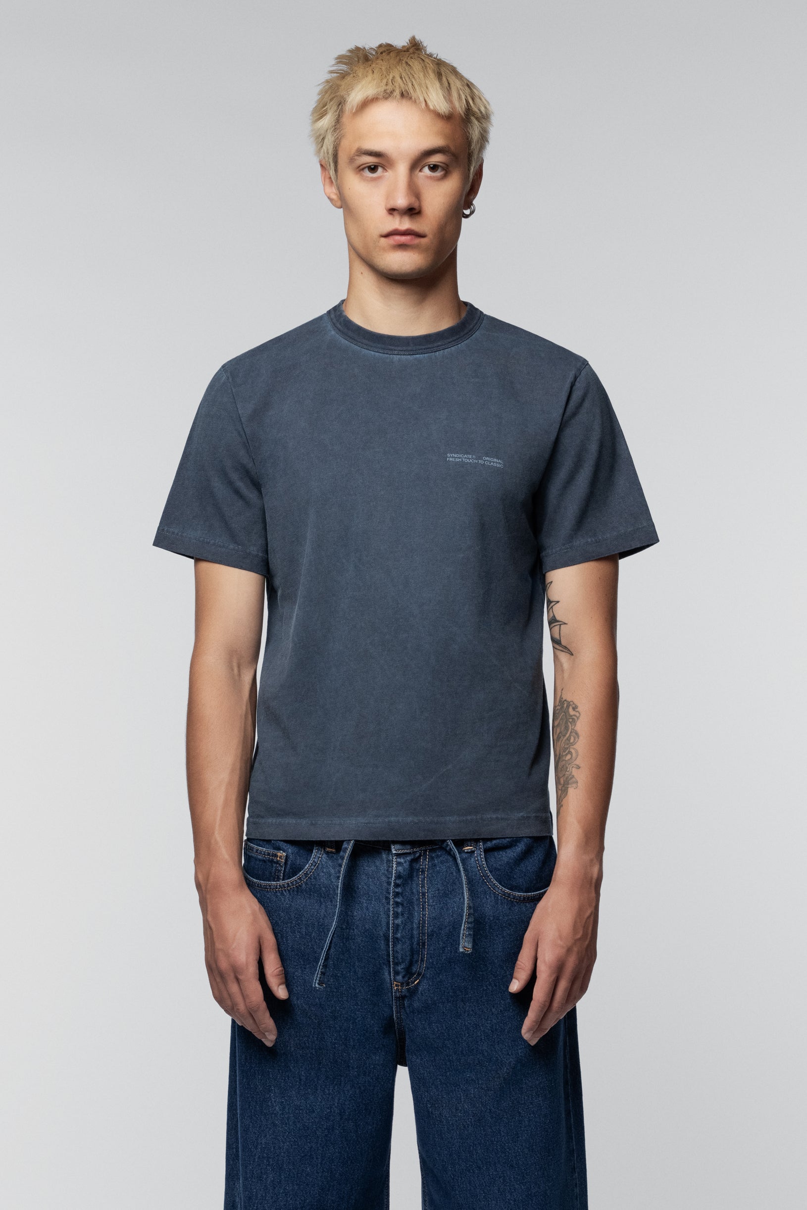 Темно-синя Фарбована Класична Футболка