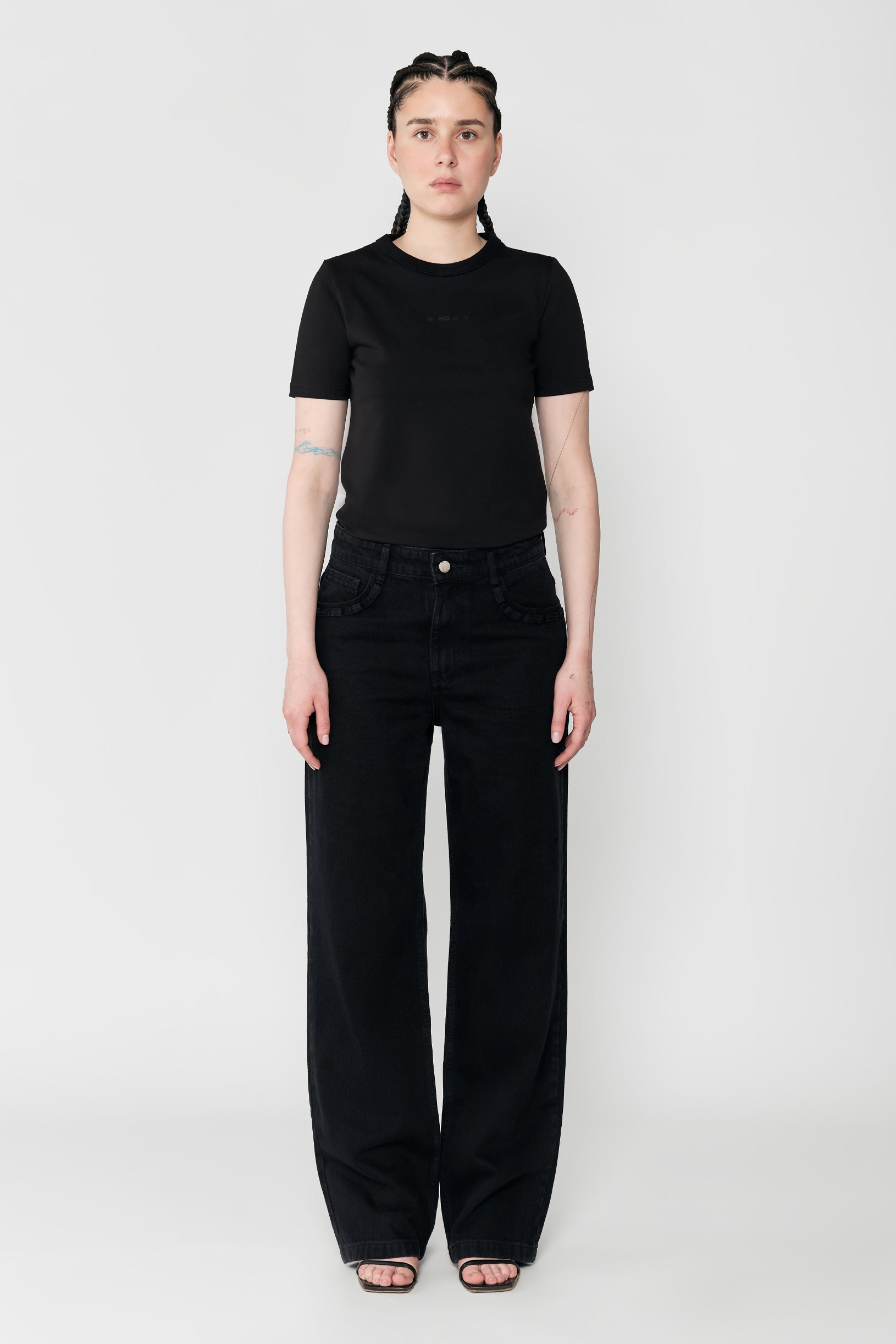 Woman Straight Fit Jeans Black