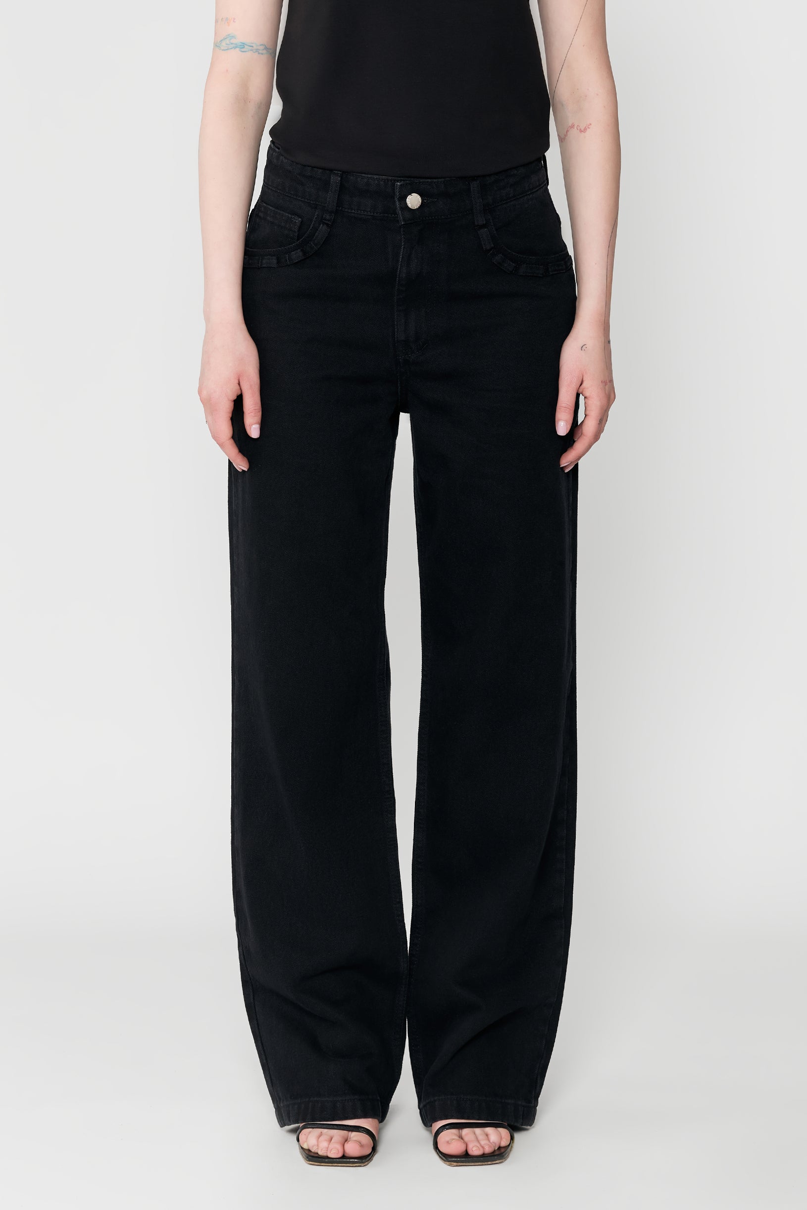 Woman Straight Fit Jeans Black
